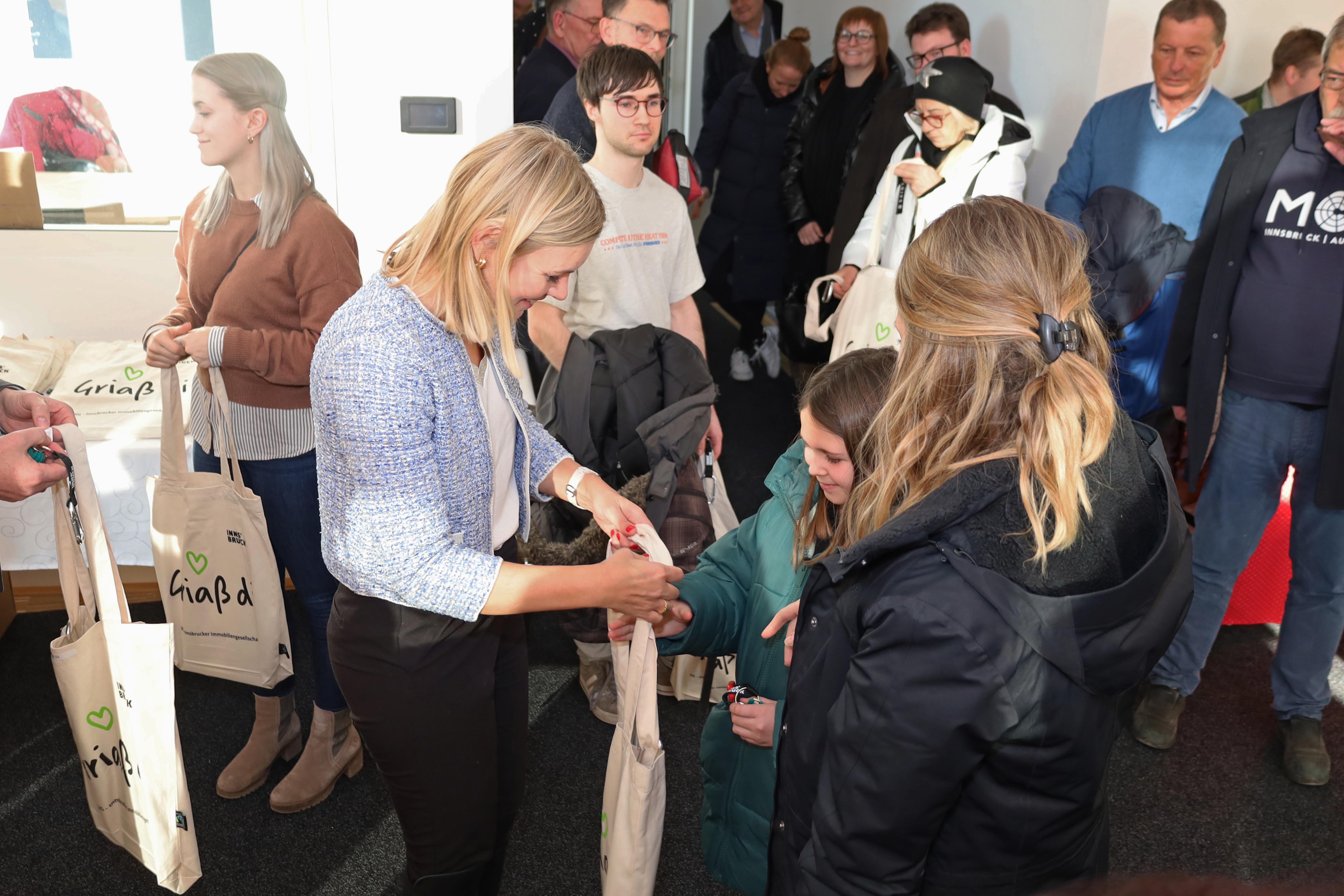 Stadträtin Elisabeth Mayr: Das nachhaltige Gebäude ist mit familiengerechten 2- und 3-Zimmerwohnungen ausgestattet.