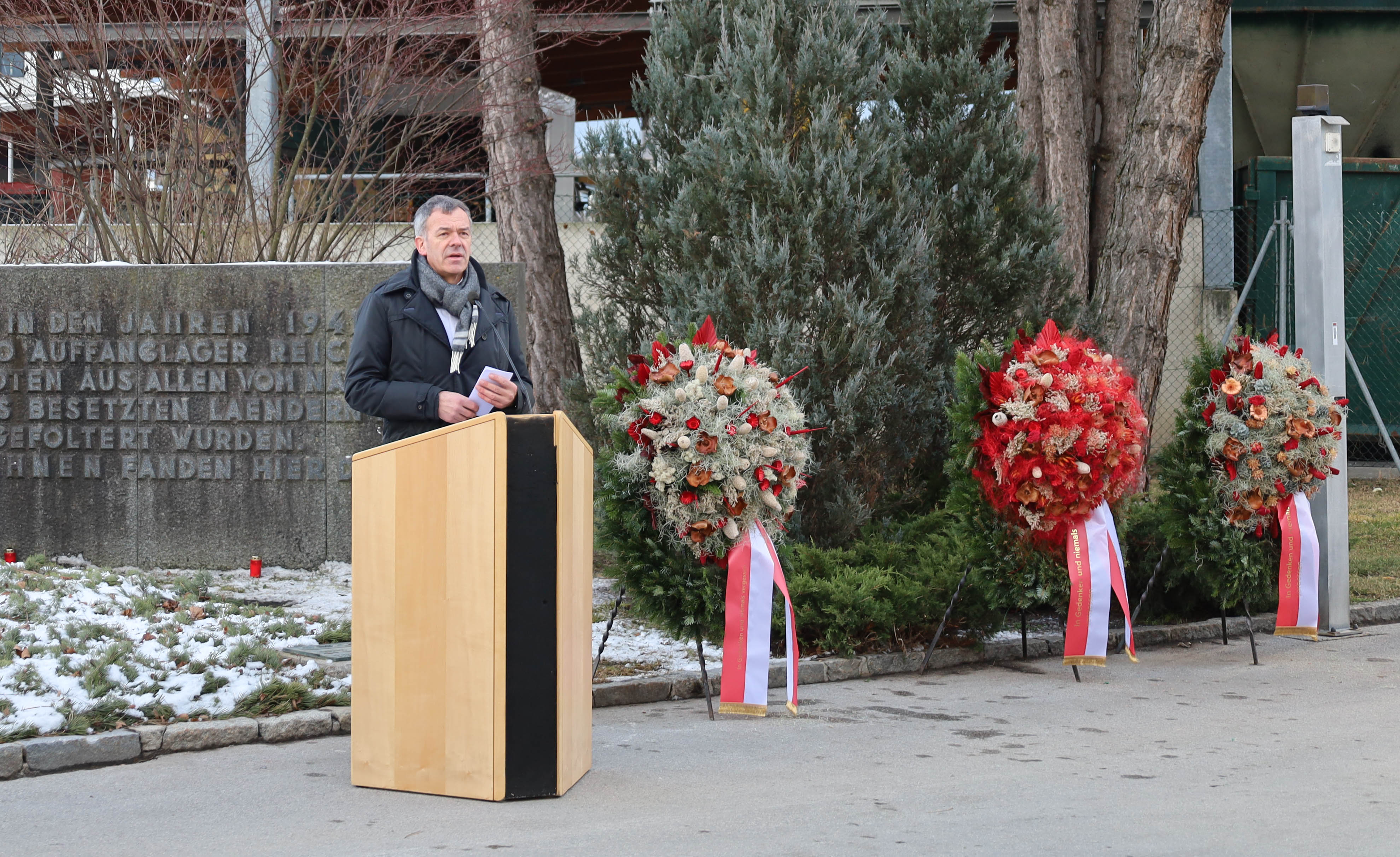 Bürgermeister Georg Willi betont die Verantwortung in der Erinnerung.