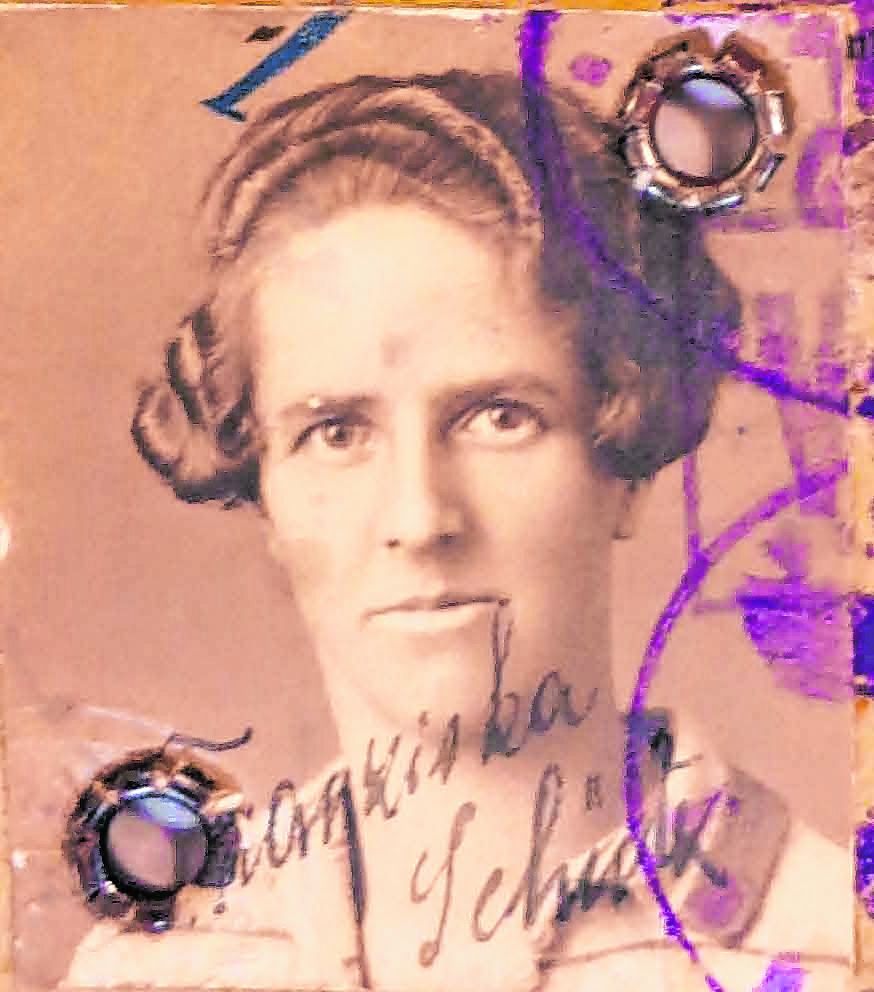 Franziska Schütz, 1944. Sie beschaffte Ernst Federspiel Wehrmachtssiegel zur Fälschung von Fluchtdokumenten.