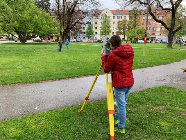 Die Vermessungstechnik ist ein interessantes Berufsfeld - auch für Mädchen.