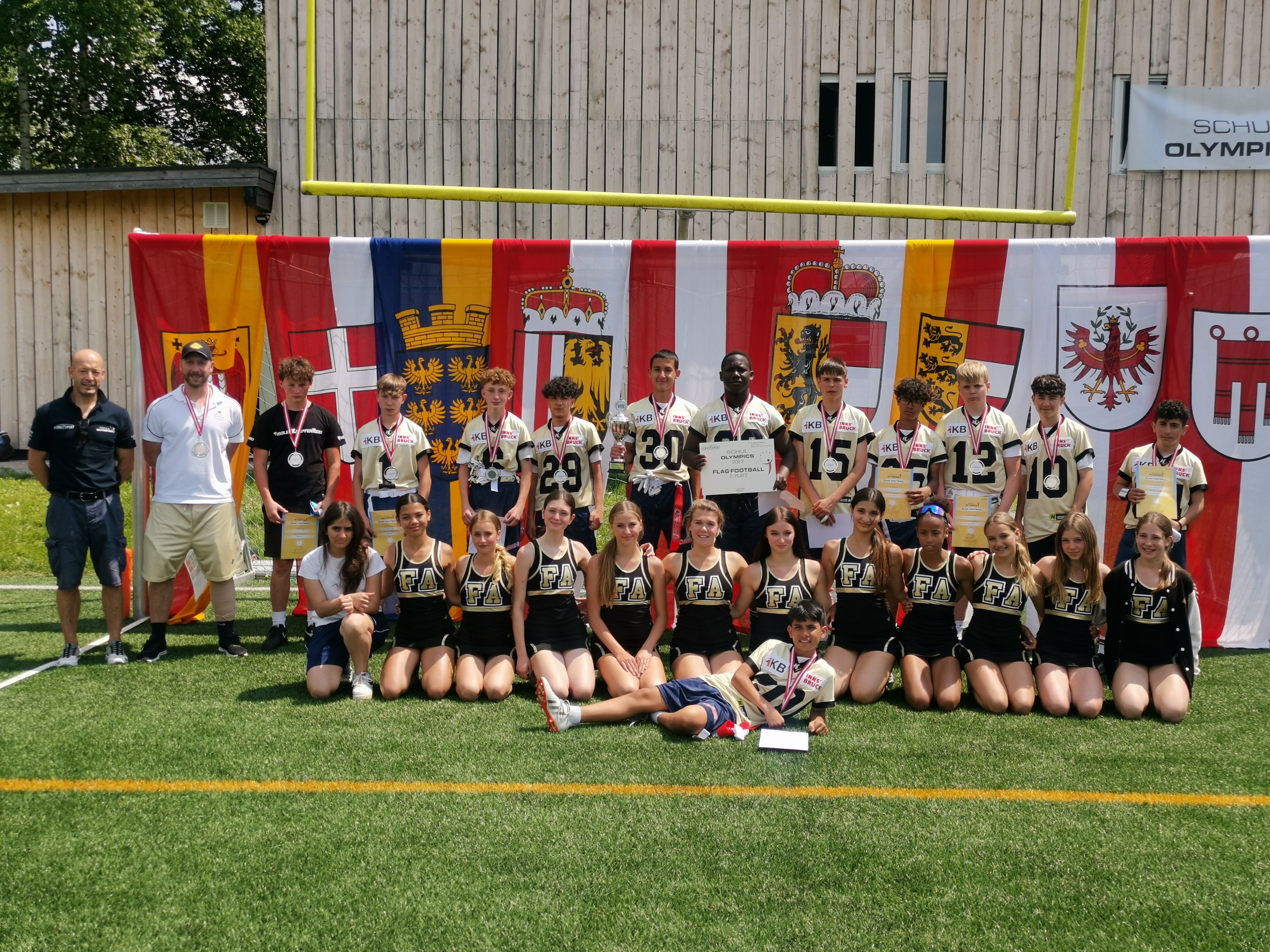 Die Burschen der MS Hötting-West erreichten beim Bundesfinale der Flag Football Schülerliga in Salzburg den sensationellen 2. Platz.