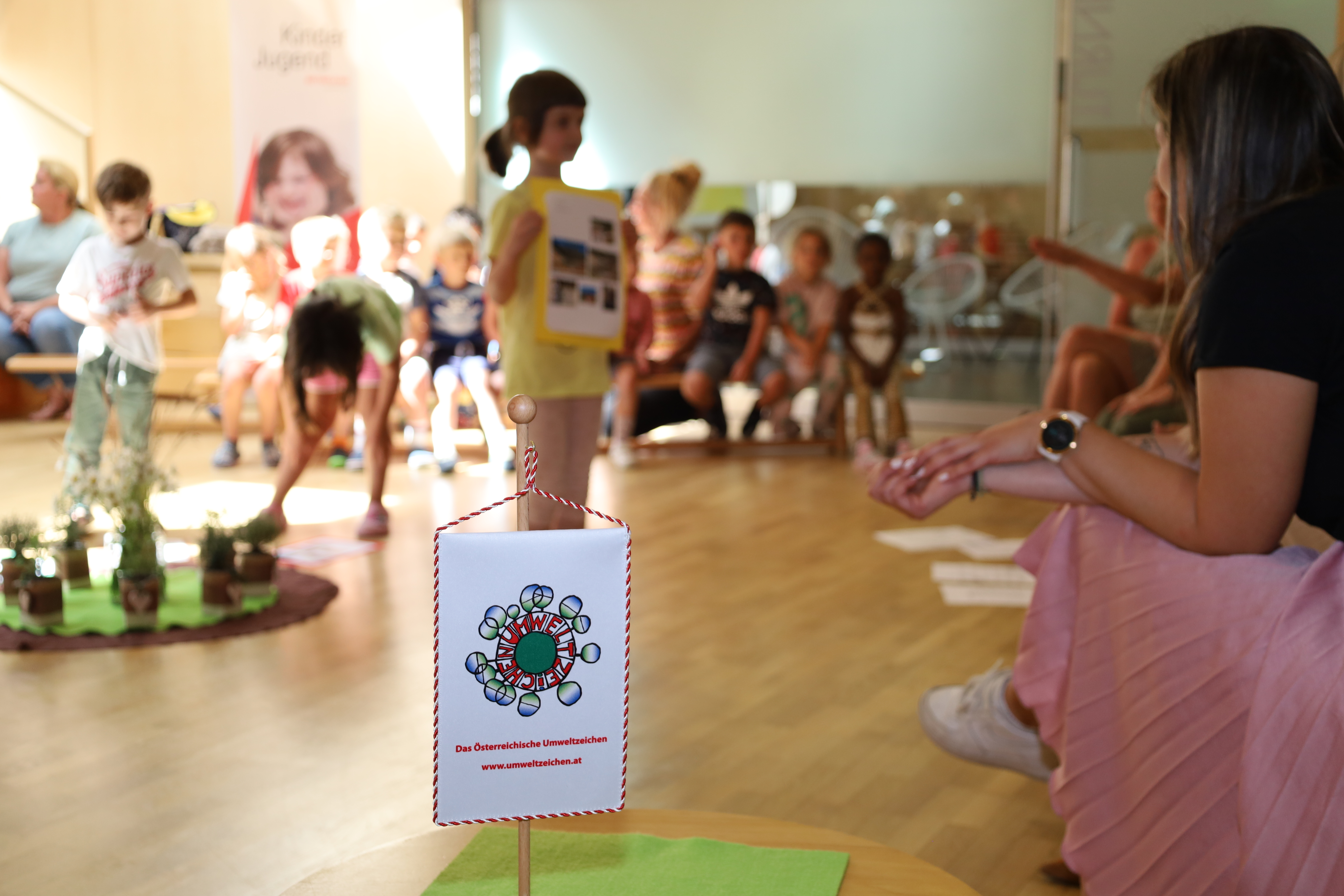 Die Kinder setzen gemeinsam mit PädagogInnen und Eltern im Alltag Projekte für die Umwelt um und haben dafür auch schon das Umweltzeichen des Bundes erhalten.