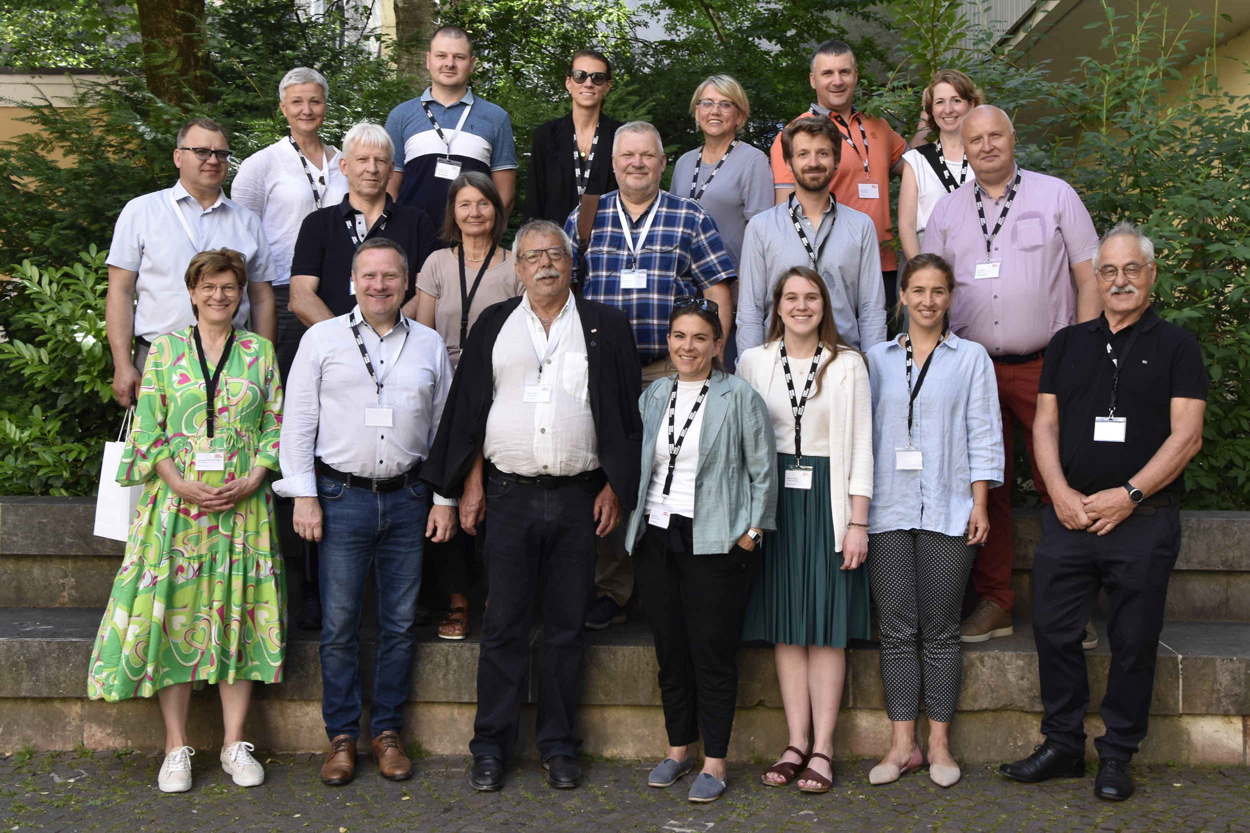 Die Stadträtinnen Christine Oppitz-Plörer (l.) und Uschi Schwarzl (2. Reihe, 3. v. l.) begrüßten gemeinsam mit den GemeinderätInnen Gerhard Fritz, Julia Seidl (beide 1. Reihe, 3. v. l. und M.), Thomas Schulze (r.) und Marcela Duftner (nicht im Bild) sowie den ExpertInnen Nadine Winzer (Referat „Klimaneutrale Stadt“), Sophia Neuner (IKB; beide 1. Reihe, 3. und 2. v. r.) und Lukas Bodner (noamol – Re-Use network Tyrol; 2. Reihe, 2. v. r.) die lettische Delegation.