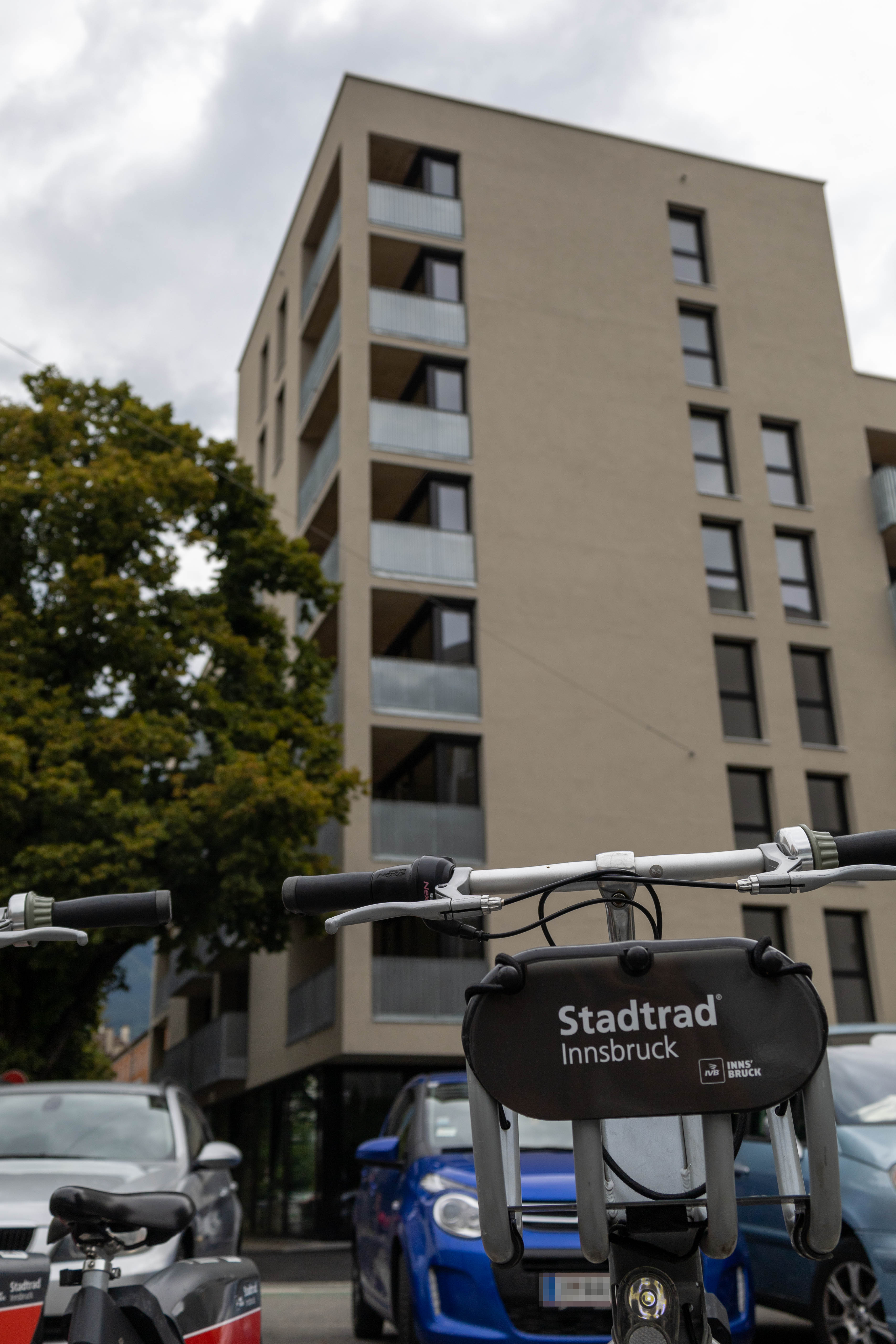 Auch mit dem Stadtrad ist das neue Wohngebäude für die BewohnerInnen erreichbar.