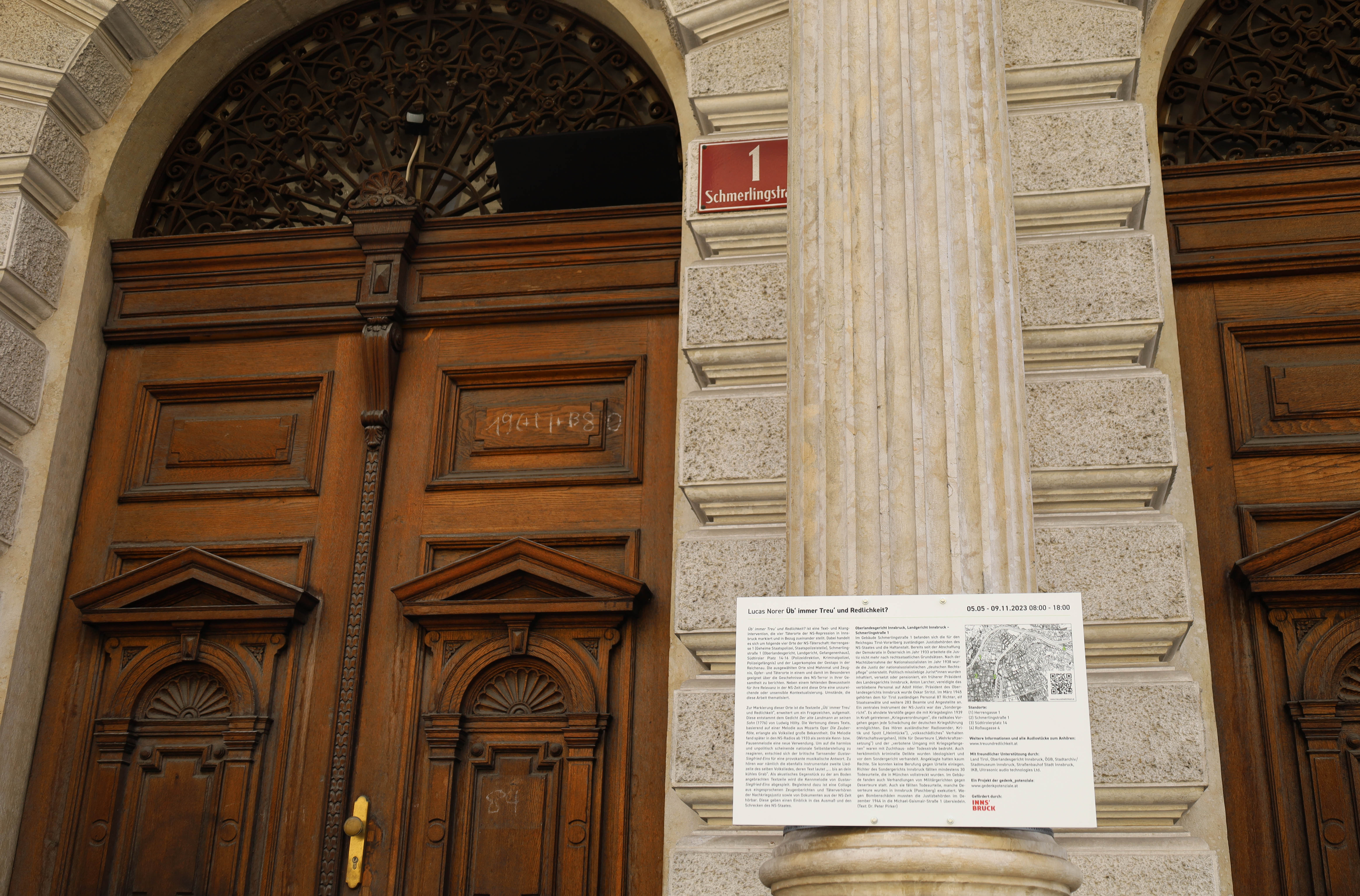 Die Schmerlingstraße 1 ist ein Standort der aktuellen Kunstinstallation von Lucas Norer. Am 4. August werden online Fragen zu den „gedenk_potenzialen 2025“ beantwortet.