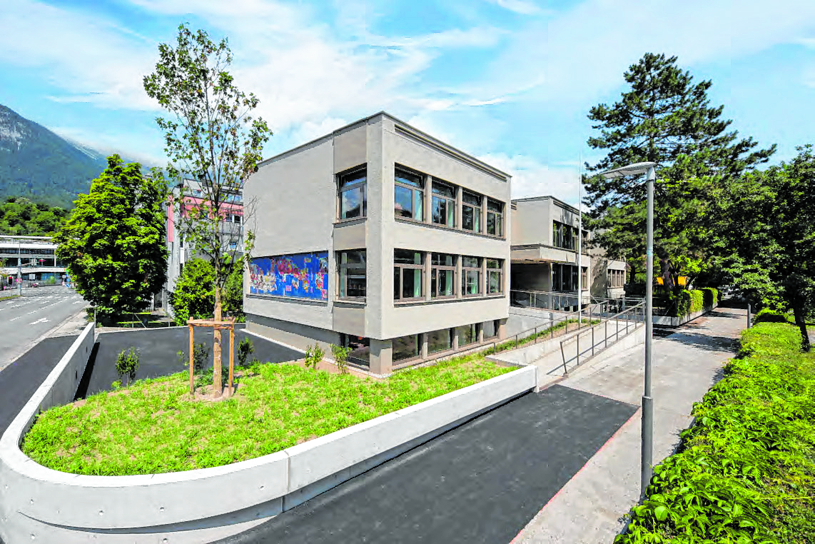 Der Kindergarten in der Au (r.) ist nach erfolgter Sanierung zu einem modernen „Lebensraum“ geworden.