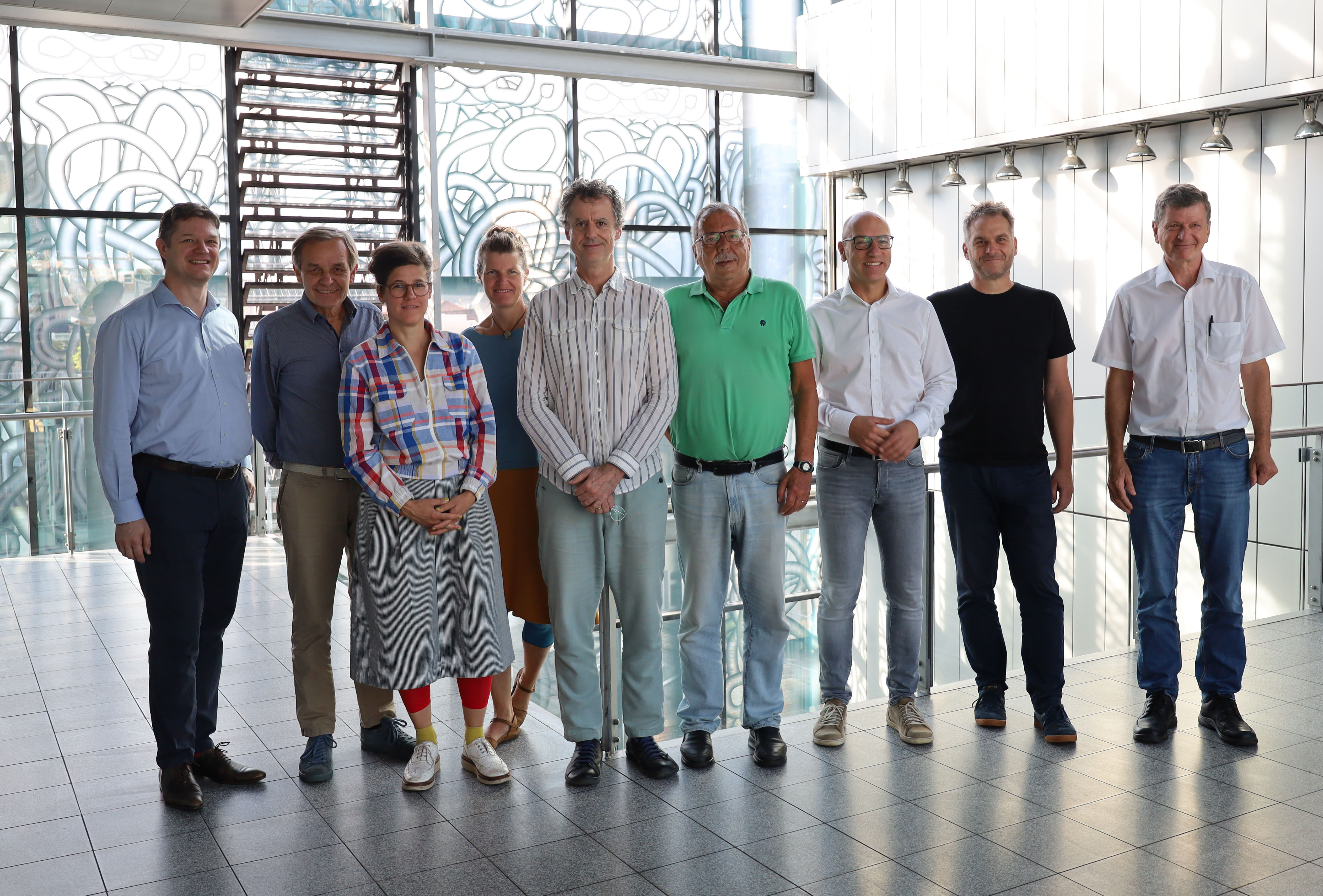 Der Gestaltungsbeirat tagte im September und wählte einen neuen Vorstand. im Bild (v.l.) Philipp Heinricher (Referat Projekte, Gestaltung und Ortsbildschutz), Josef Fink, Kornelia Gysel, Marie-Theres Okresek, Bernd Vlay (Vorsitz), GR Gerhard Fritz, Wolfgang Andexlinger (Amt für Stadtplanung, Mobilität und Integration), Andreas Cukrowicz und Hans-Peter Sailer (Referatsleiter Projekte, Gestaltung und Ortsbildschutz).