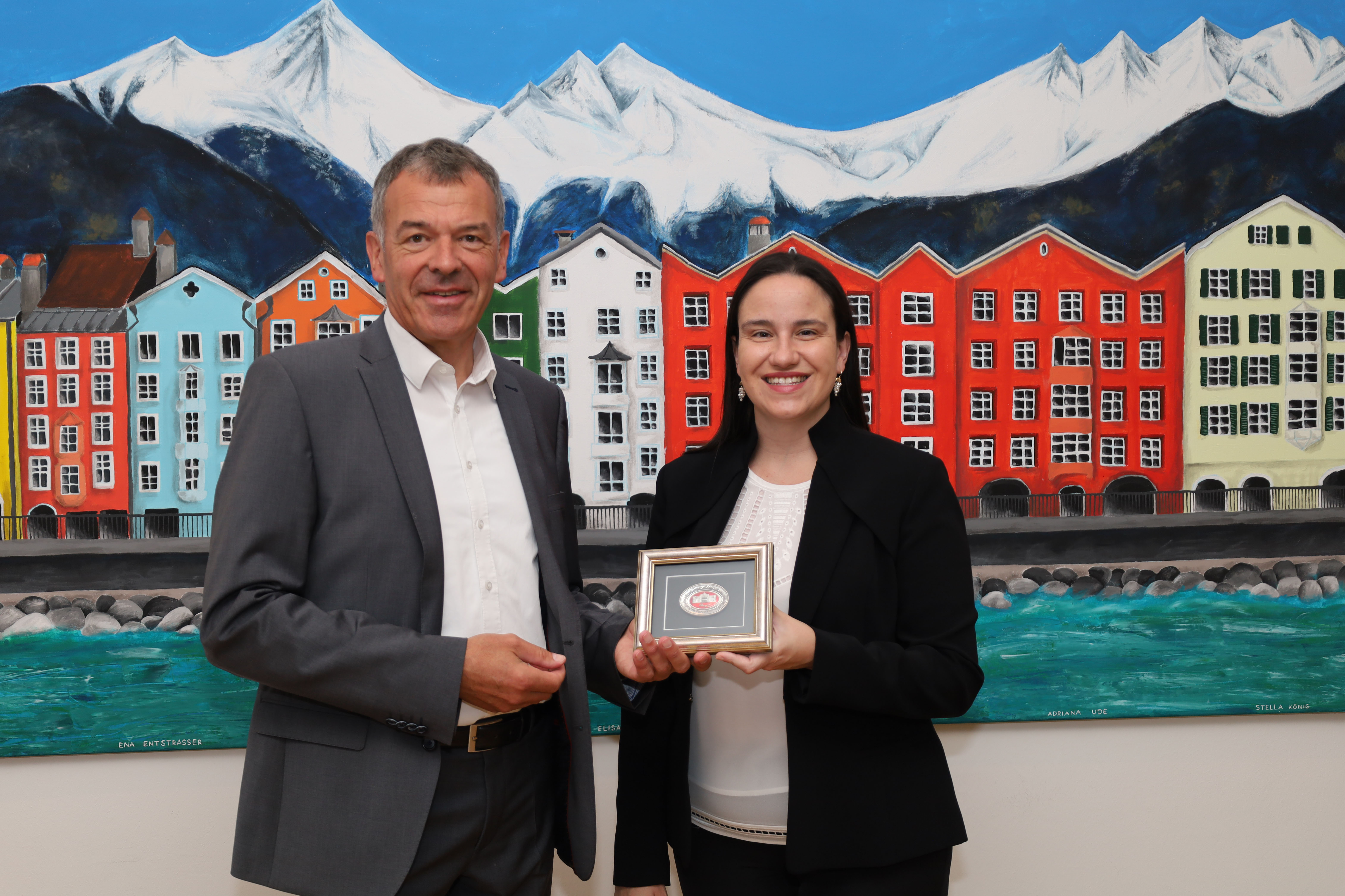 „Es freut mich sehr, meine Amtskollegin Benjamina Karić im Namen der Stadt Innsbruck herzlich willkommen zu heißen“, betont Bürgermeister Georg Willi.