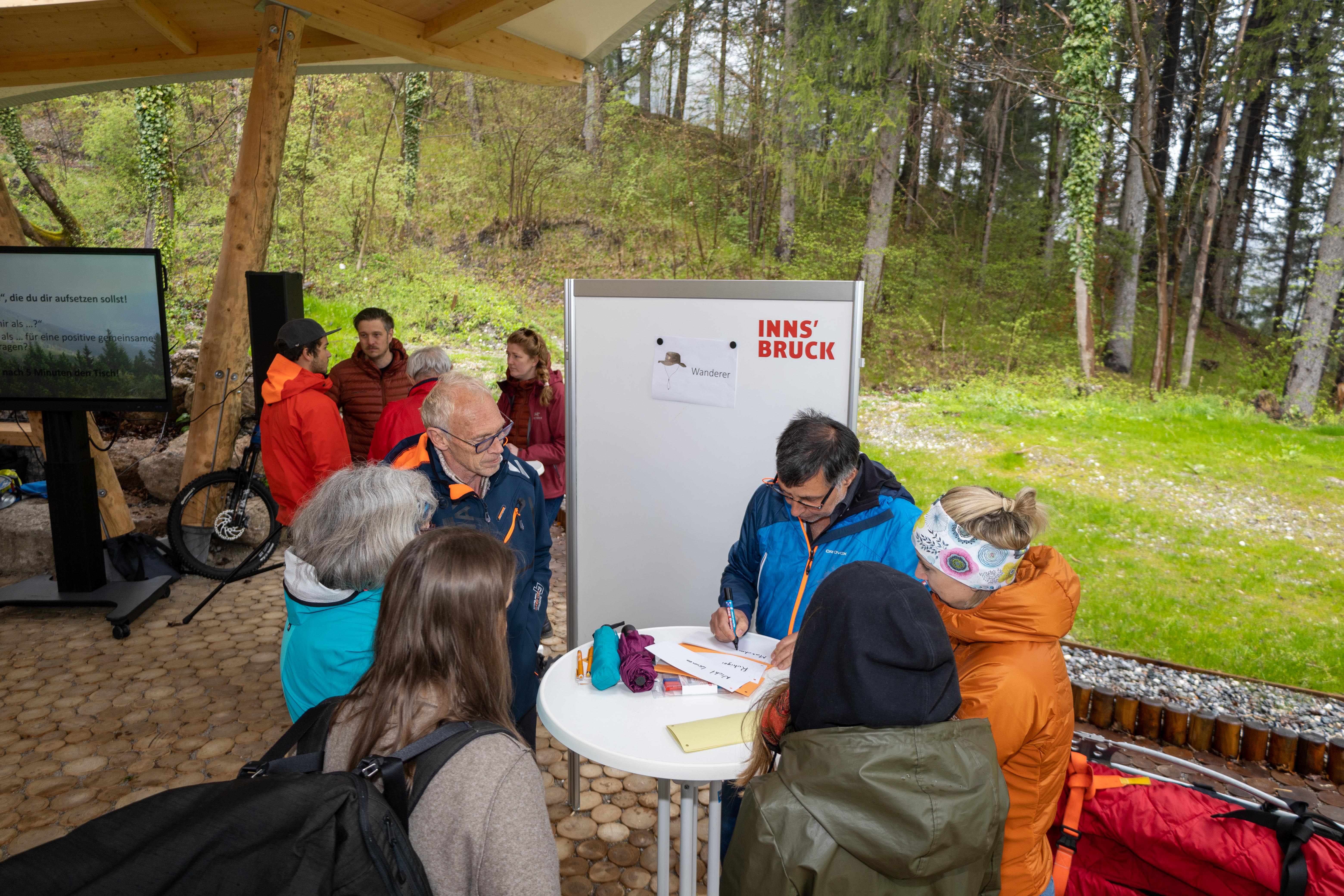 Auch bei der zweiten Ausgabe in der Waldschule auf der Erlerwiese sind wieder alle Interessensgruppen vertreten.