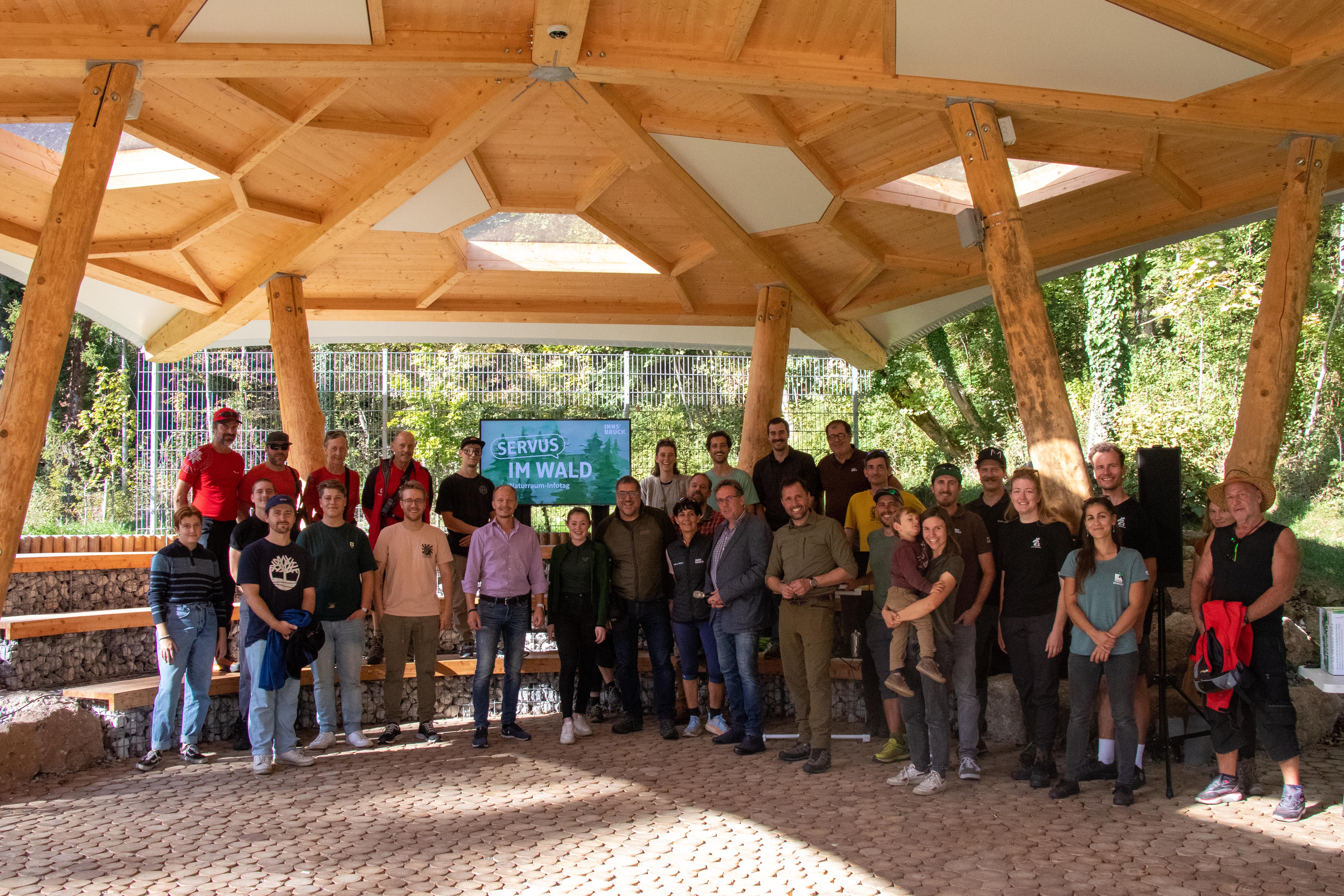 Neben MitarbeiterInnen des Amtes für Wald und Natur standen Personen unterschiedlicher Organisationen den Teilnehmenden Rede und Antwort.
