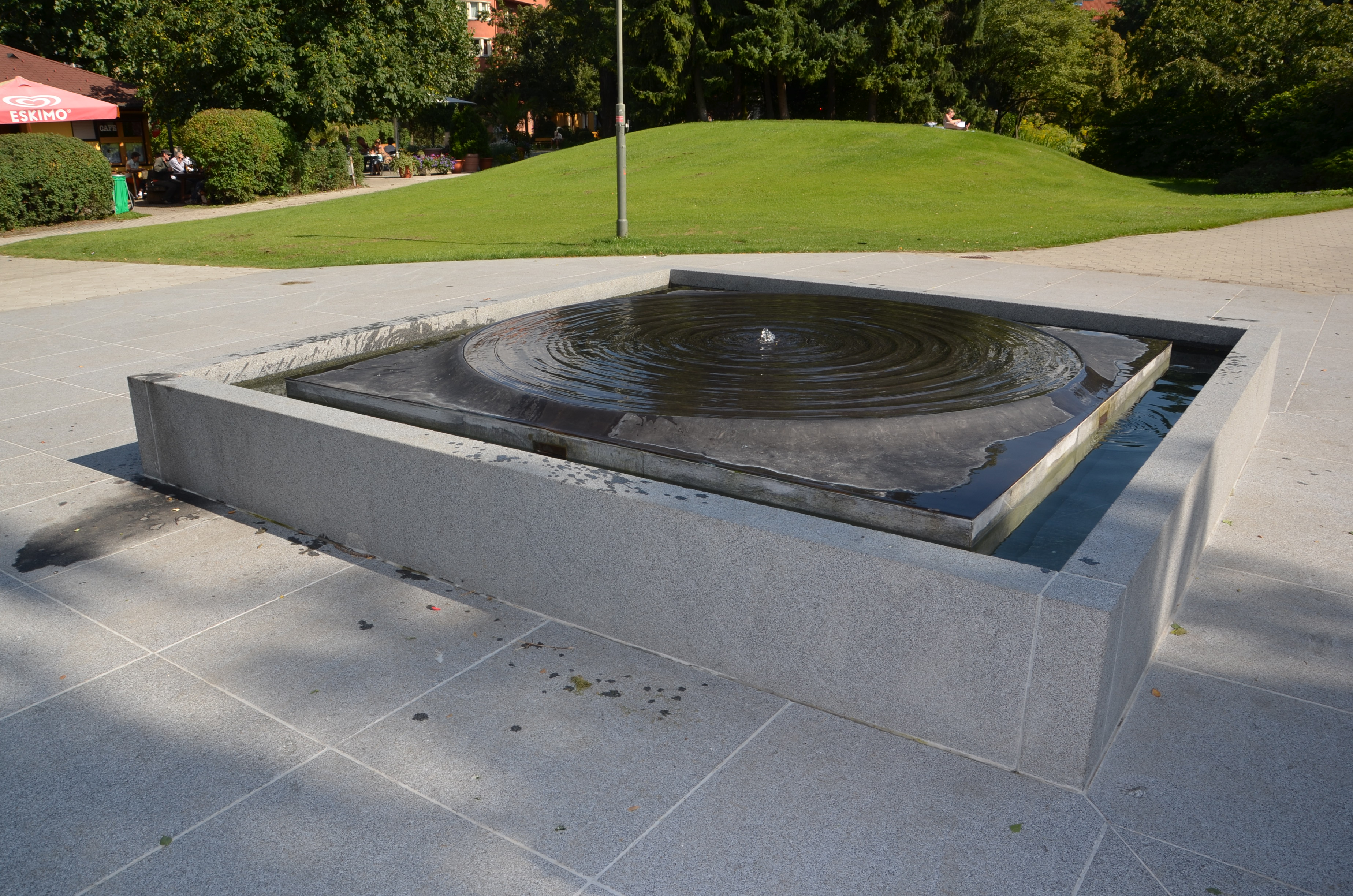 Der Platz um den Schoberbrunnen im Rapoldipark wird bis 13. November saniert.
