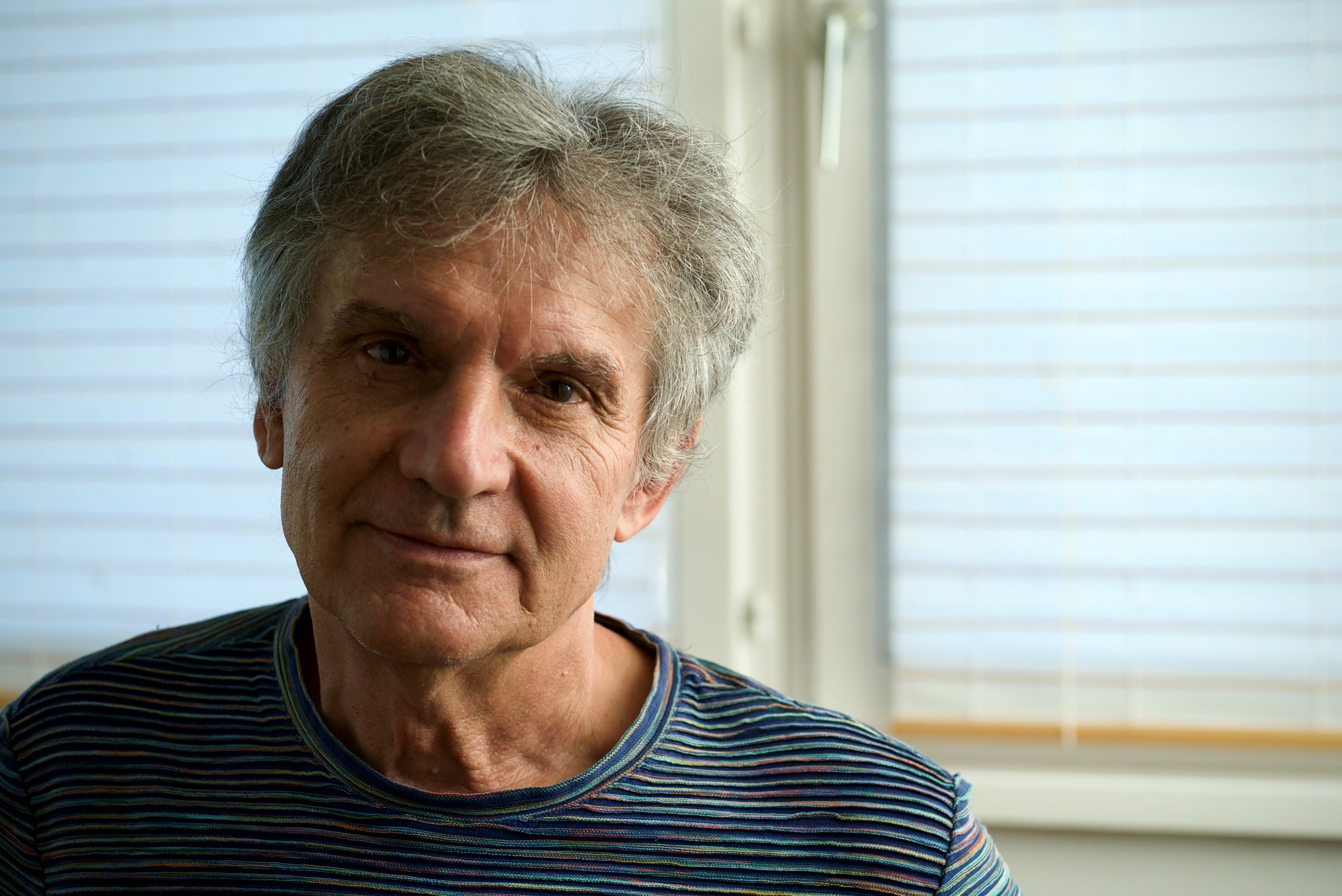 Mitten in der Bibliothek, im Lesecafé, finden besondere Lesungen etwa von Peter Giacomuzzi und vielen weiteren AutorInnen statt.