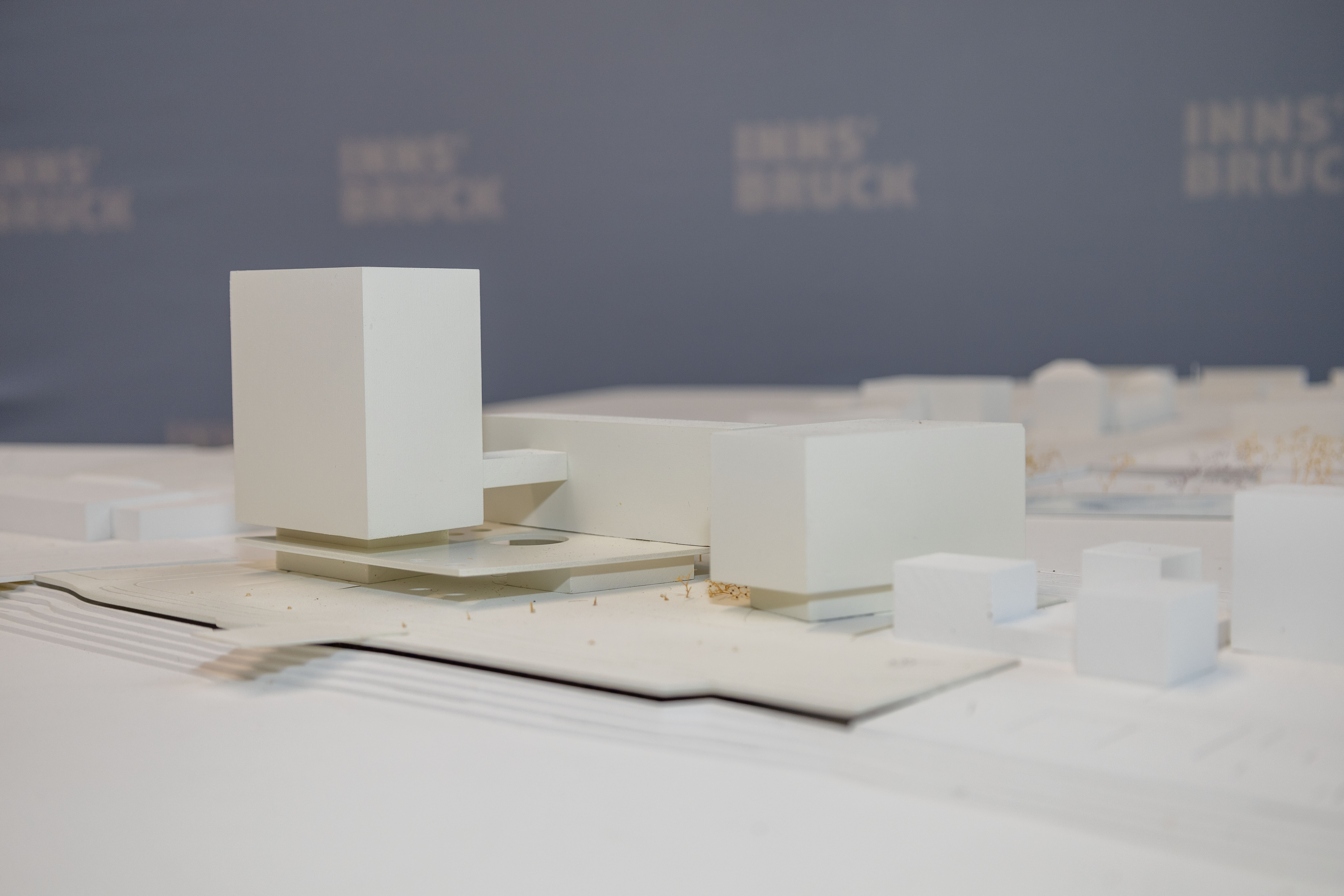 In der Reichenauer Straße 149 und 151 entsteht ein Quartier mit drei Baukörpern und rund 260 Wohnungen für junge Menschen.