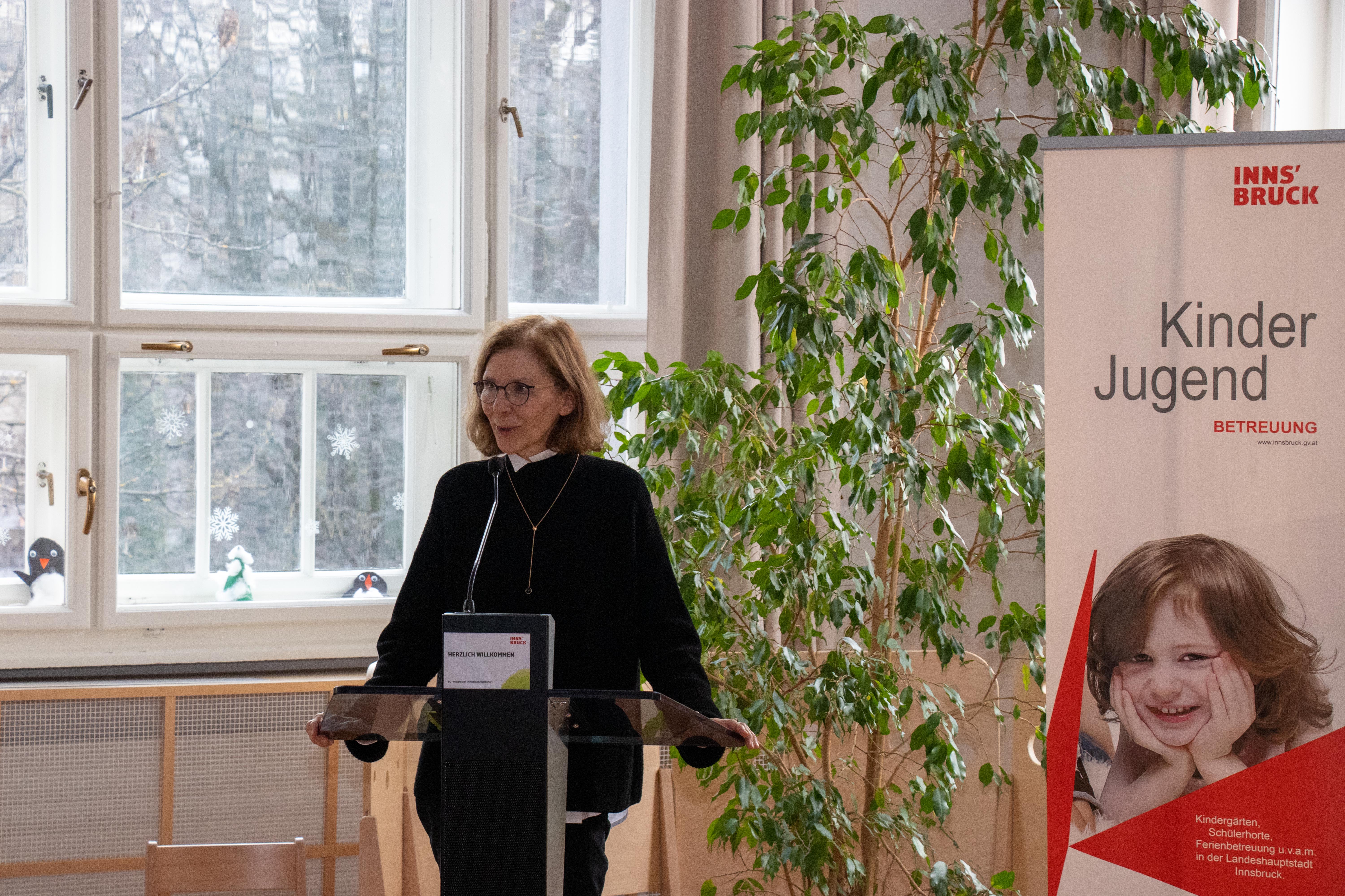 Amtsleiterin Martina Zabernig bedankte sich bei allen Beteiligten für die Umsetzung und gute Zusammenarbeit zwischen den involvierten Bildungs- und Betreuungseinrichtungen, Verwaltung und städtischen Tochtergesellschaften.