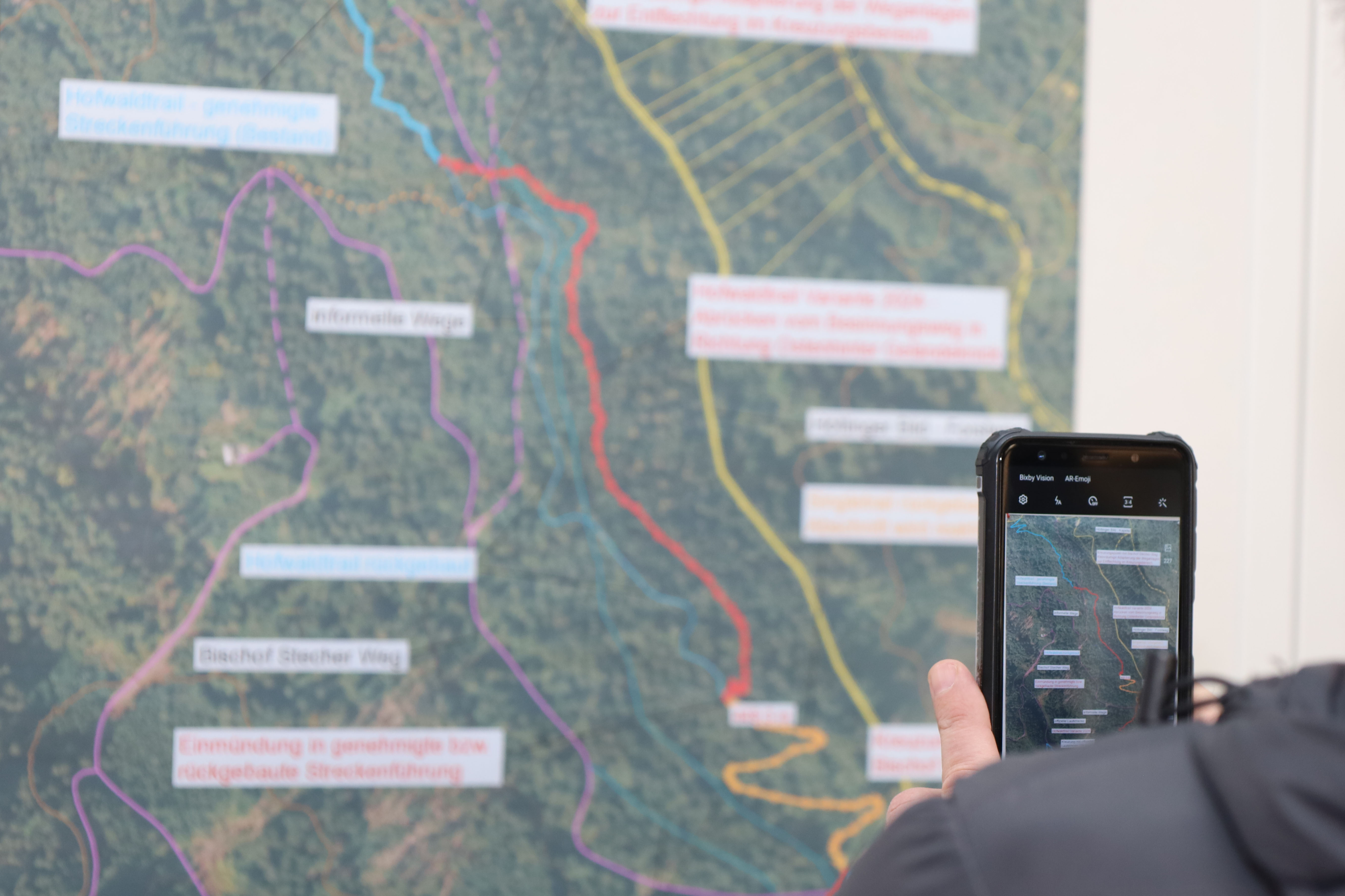 Eine adaptierte Streckenführung des Trails sowie eine neue Platzgestaltung am Beginn des Pilgerwegs sorgen für ein Miteinander ohne Konflikte.