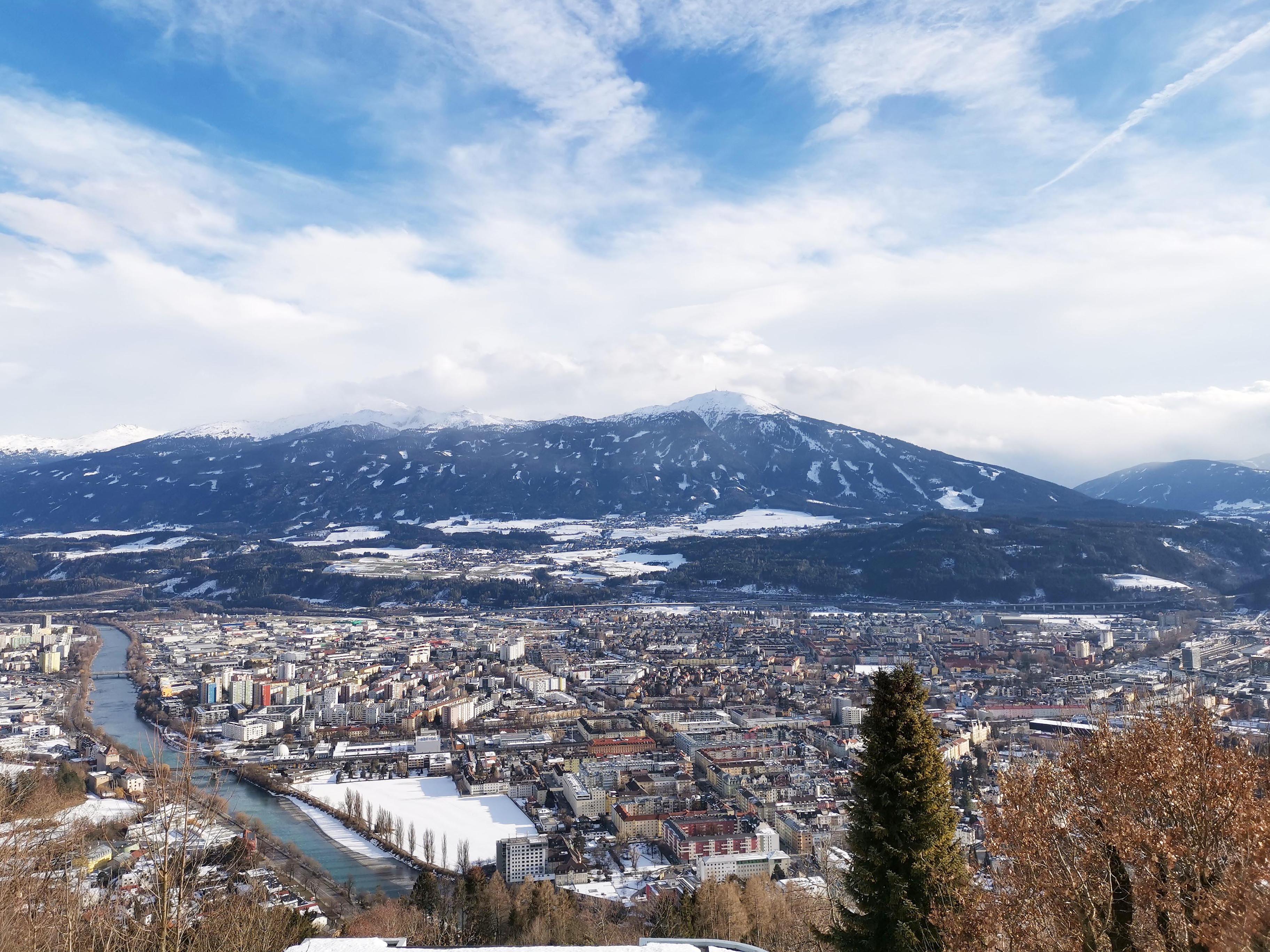 Bürgermeister Georg Willi lädt am 4. April zu einem Runden Tisch zum Thema Leerstand und Datenschutz.