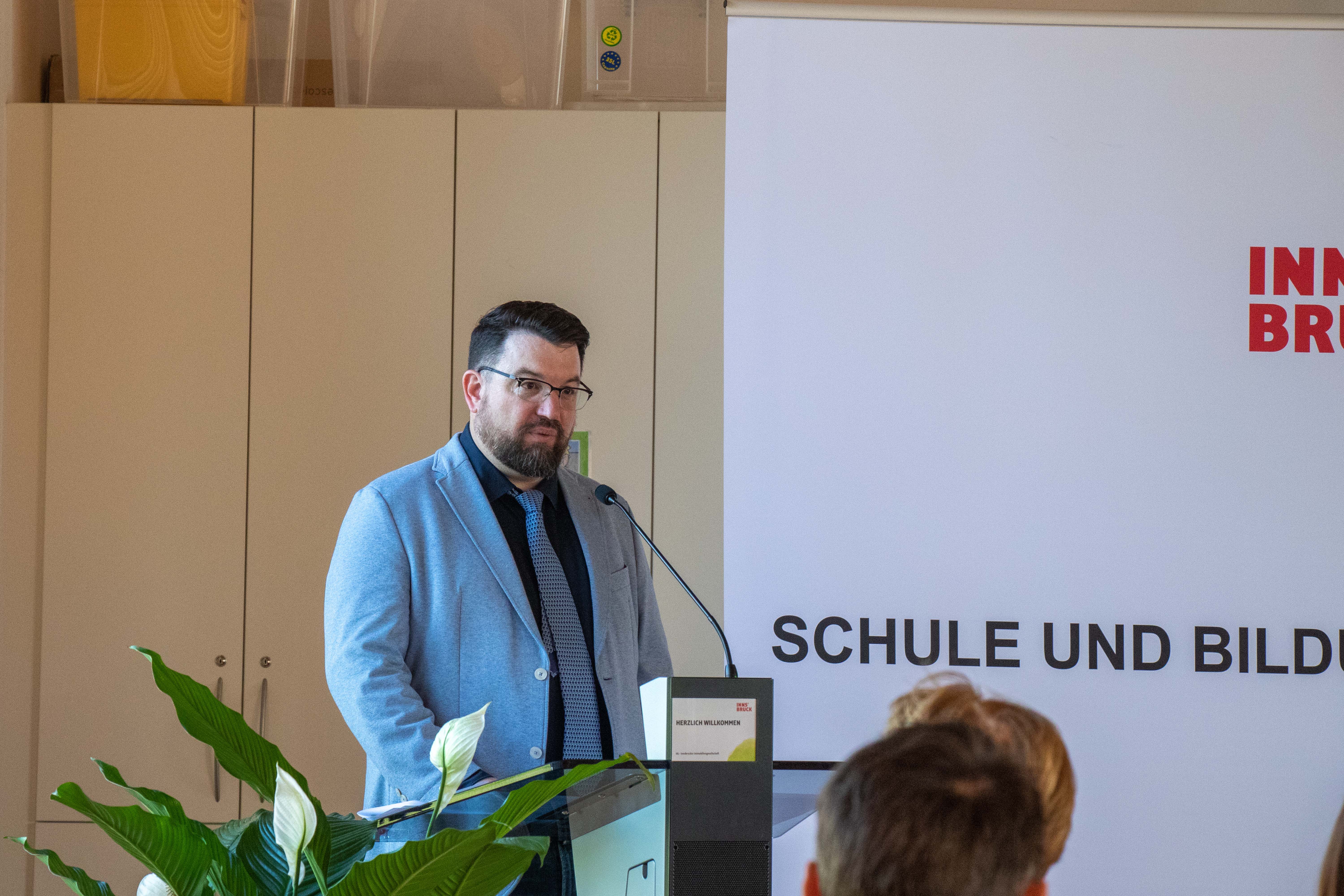 Direktor Martin Müller hieß die Gäste zur Eröffnungsfeier herzlich willkommen.