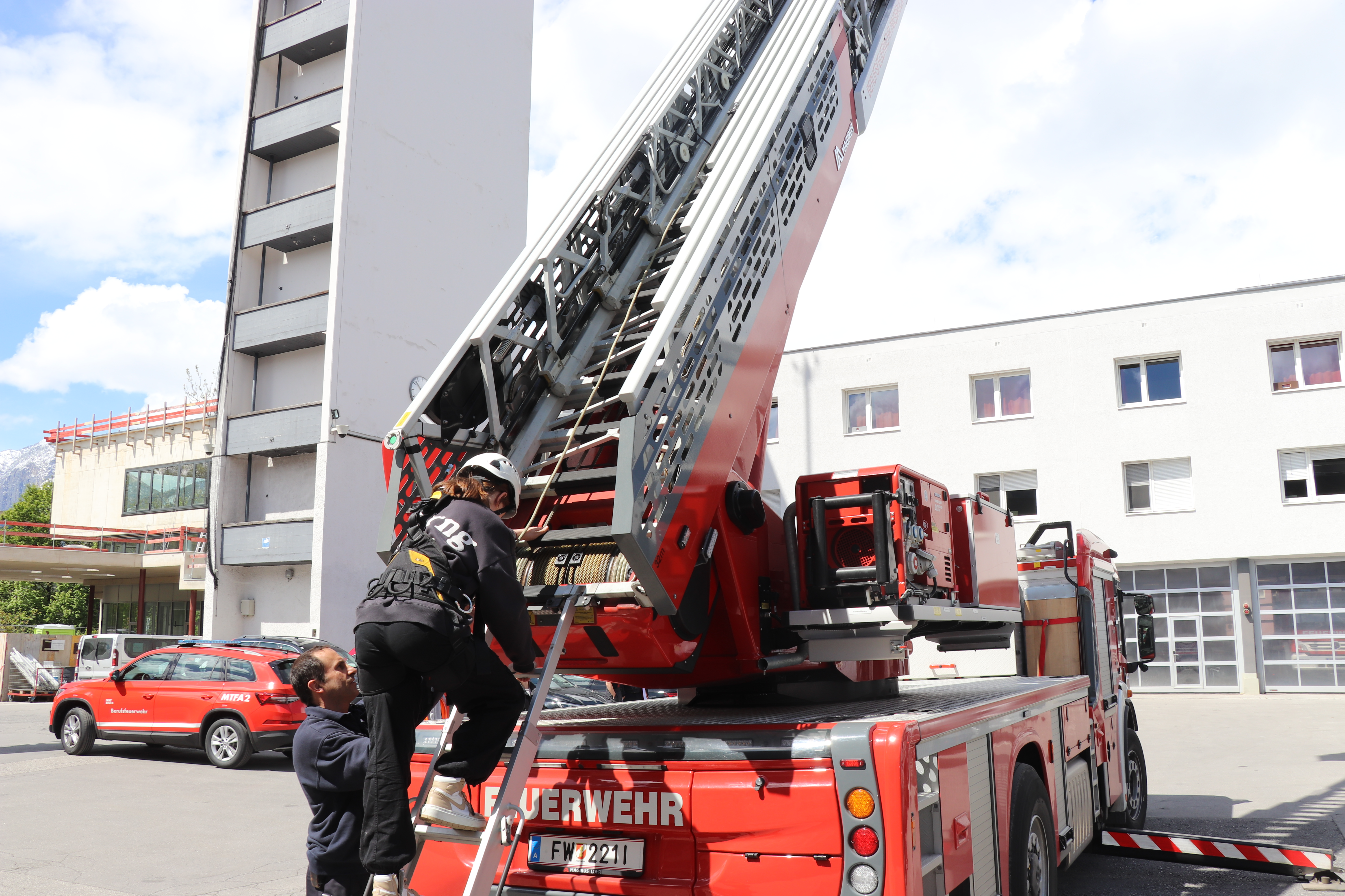 Für die SchülerInnen ging es - gut gesichert - hoch hinaus.