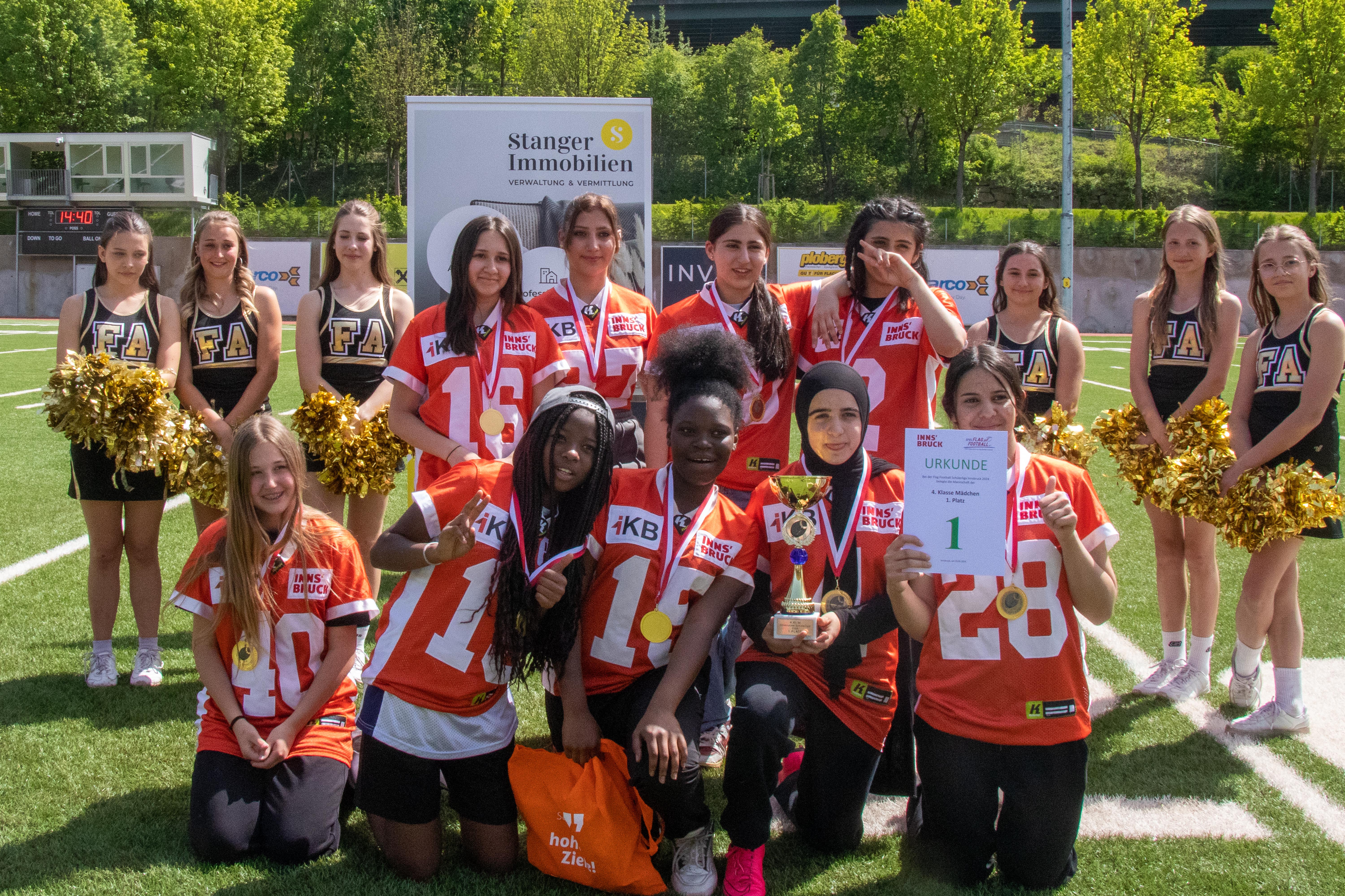 Die Schülerinnen der vierten Klasse Mittelschule Olympisches Dorf holten sich in der "Altersgruppe 3./4. Klasse Mädchen" den Titel.