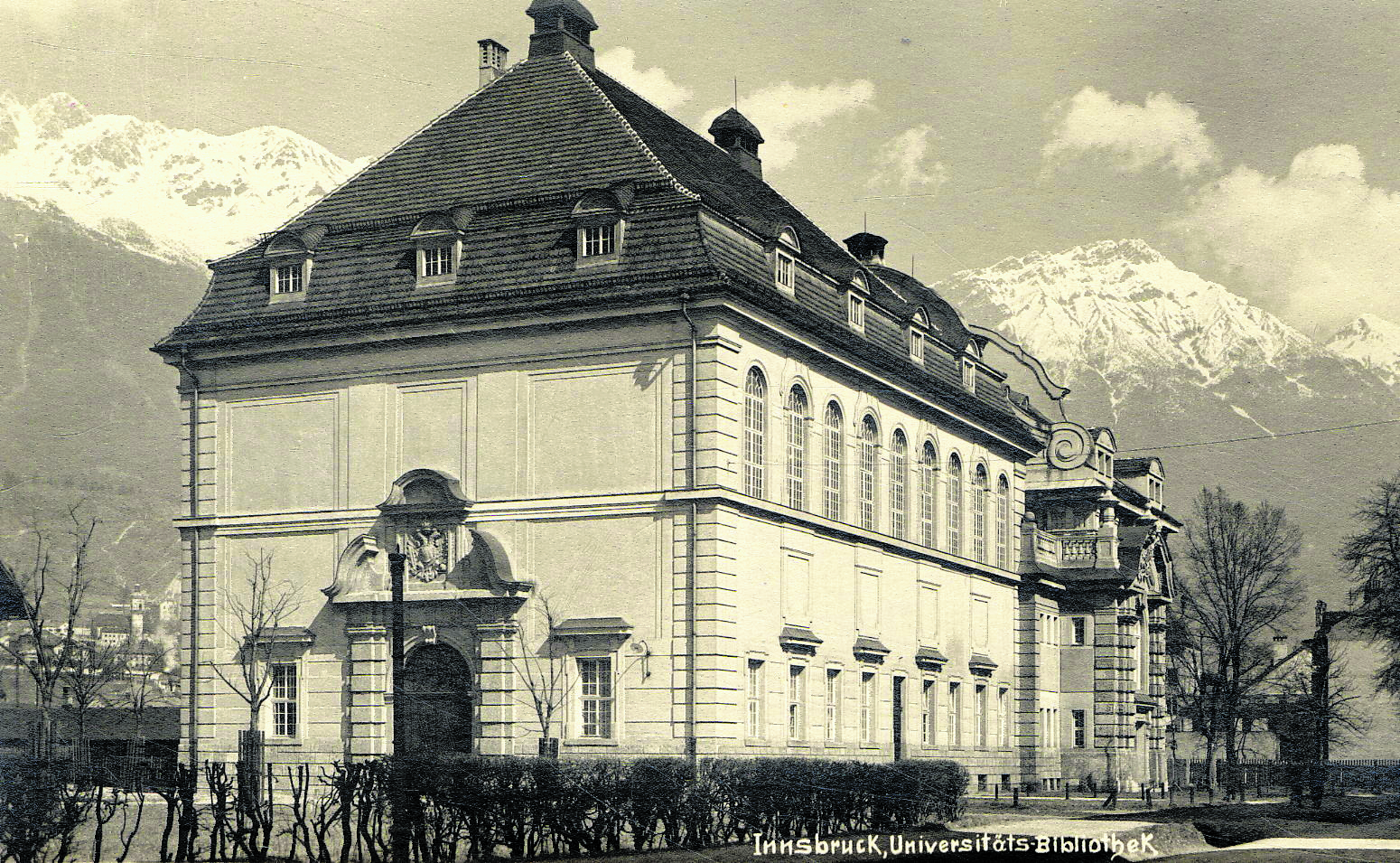Die Universitätsbibliothek gegen Nordosten