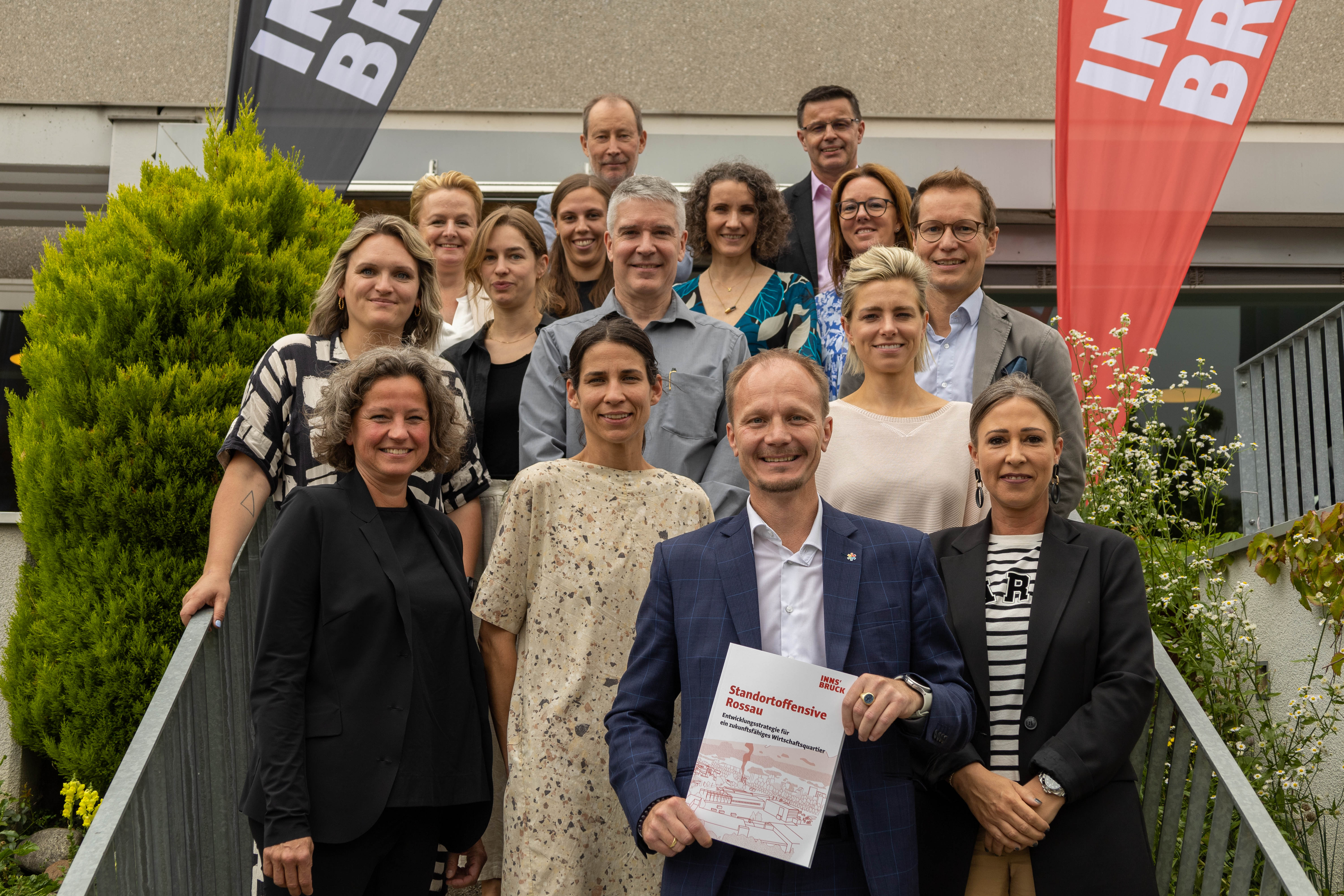 Gemeinsam für die Rossau: Politische VertreterInnen ziehen mit dem Verantwortlichen aus den städtischen Ämtern an einem Strang.