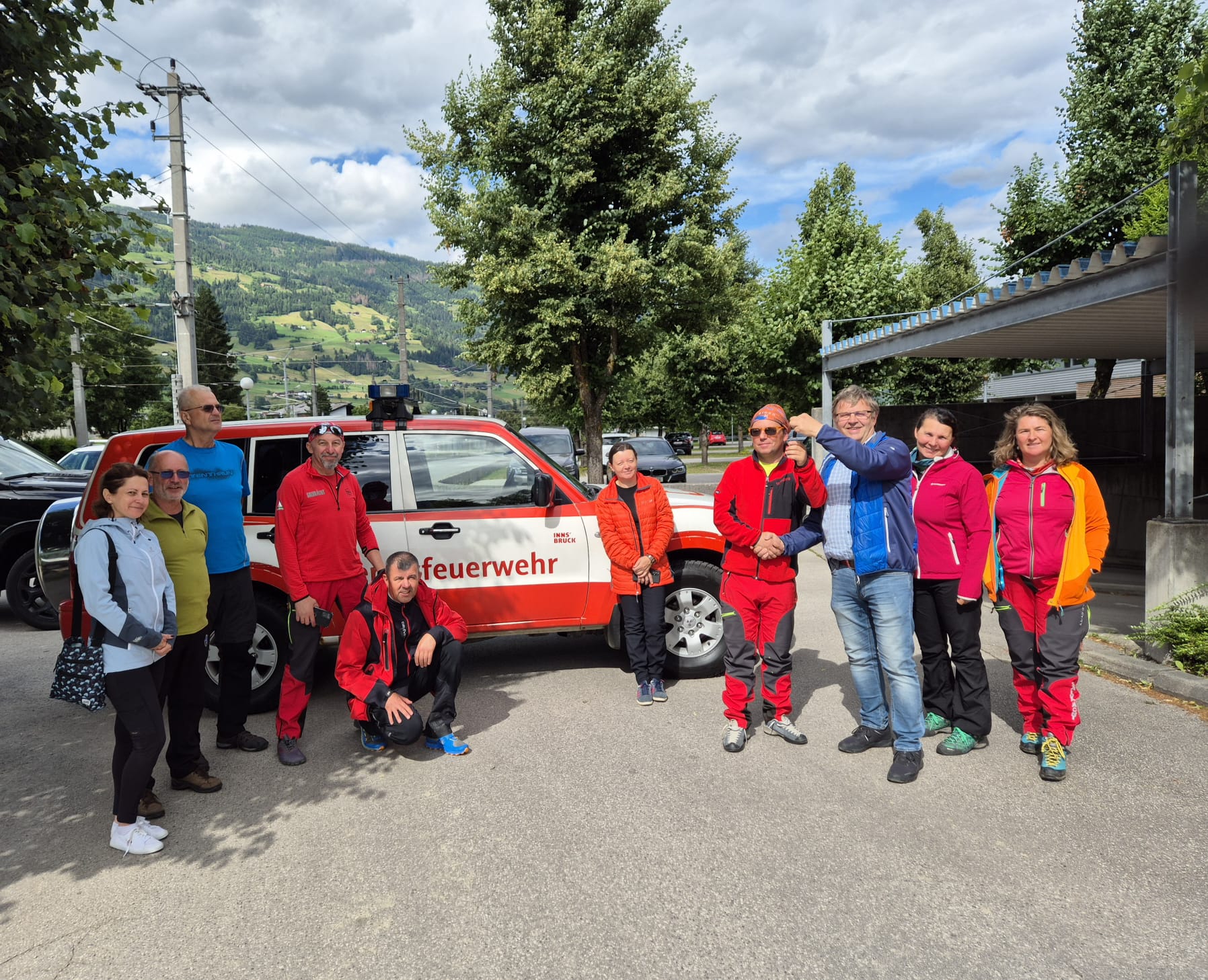 Wenige Tage nach der Übergabe ist das Fahrzeug nun in Baia Mare angekommen, wo es von den Bergrettern in Empfang genommen wurde.
