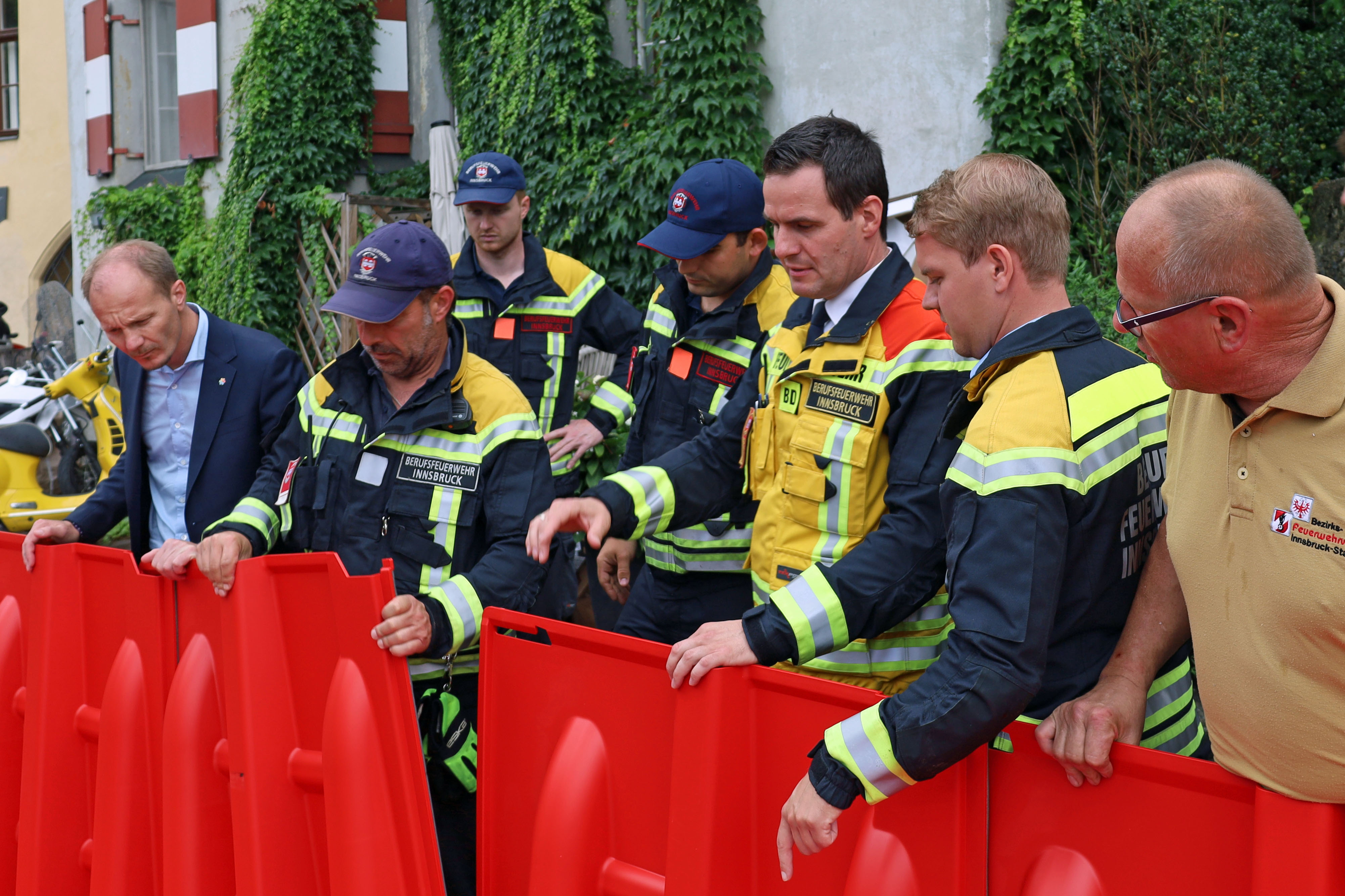 Die einzelnen Elemente werden ineinandergesteckt, der Einsatz von Werkzeug ist dabei nicht nötig