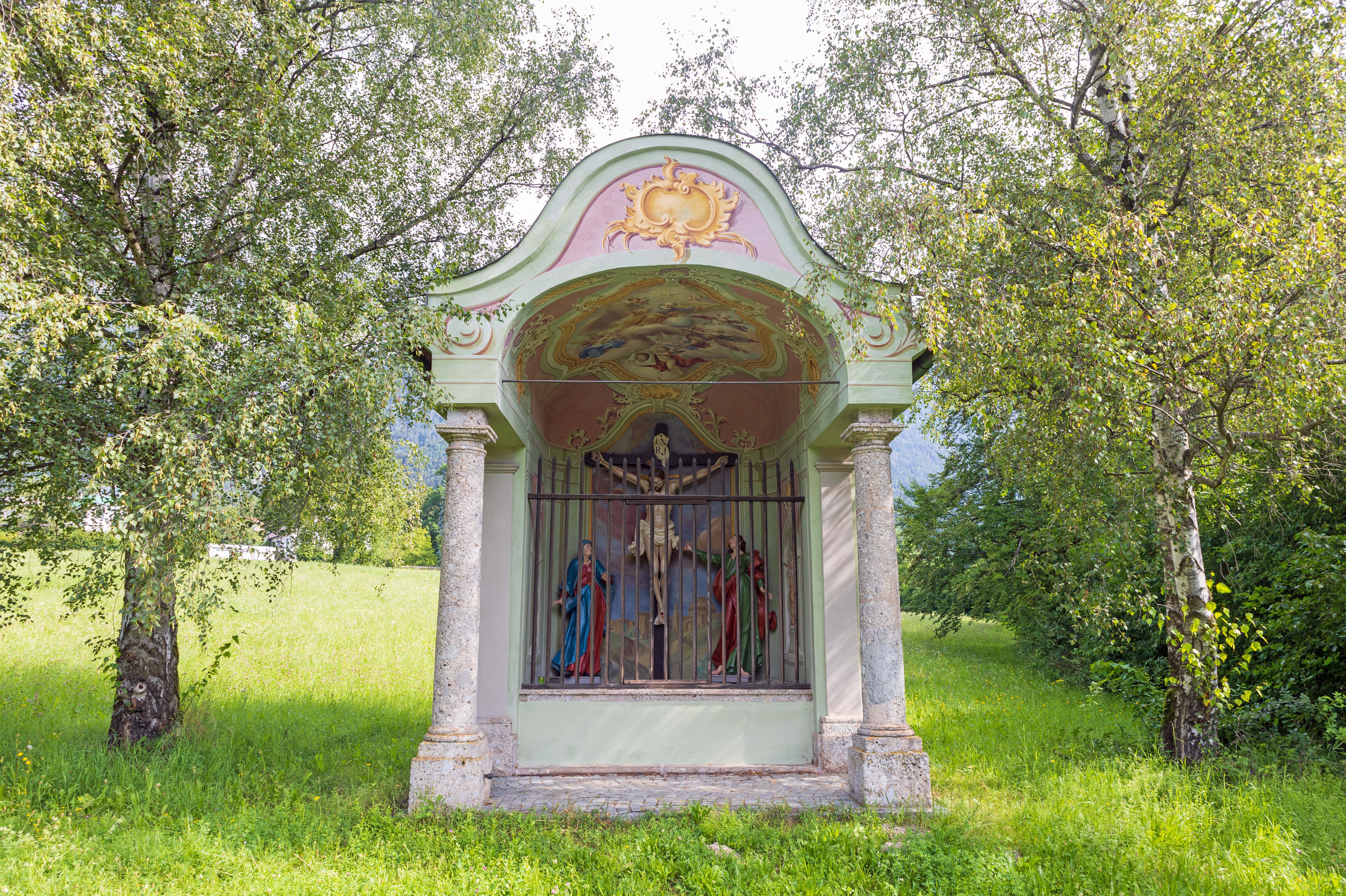 Die historische Wegkapelle an der Kranebitter Allee wurde vom Innsbrucker Stadtarchiv restauriert.