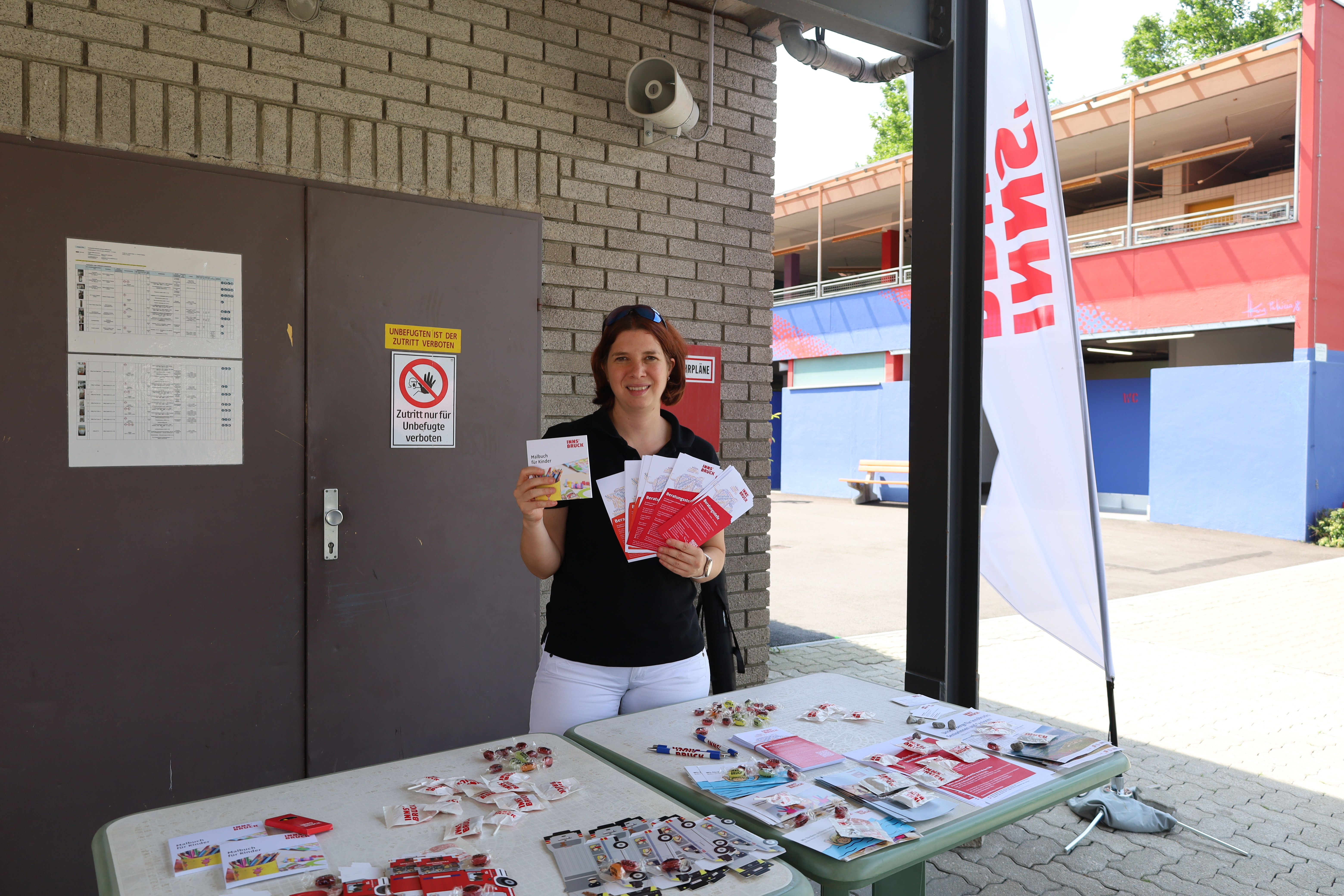 Auch im Freibad Tivoli sind die MitarbeiterInnen der Teuerungsberatung im August anzutreffen.