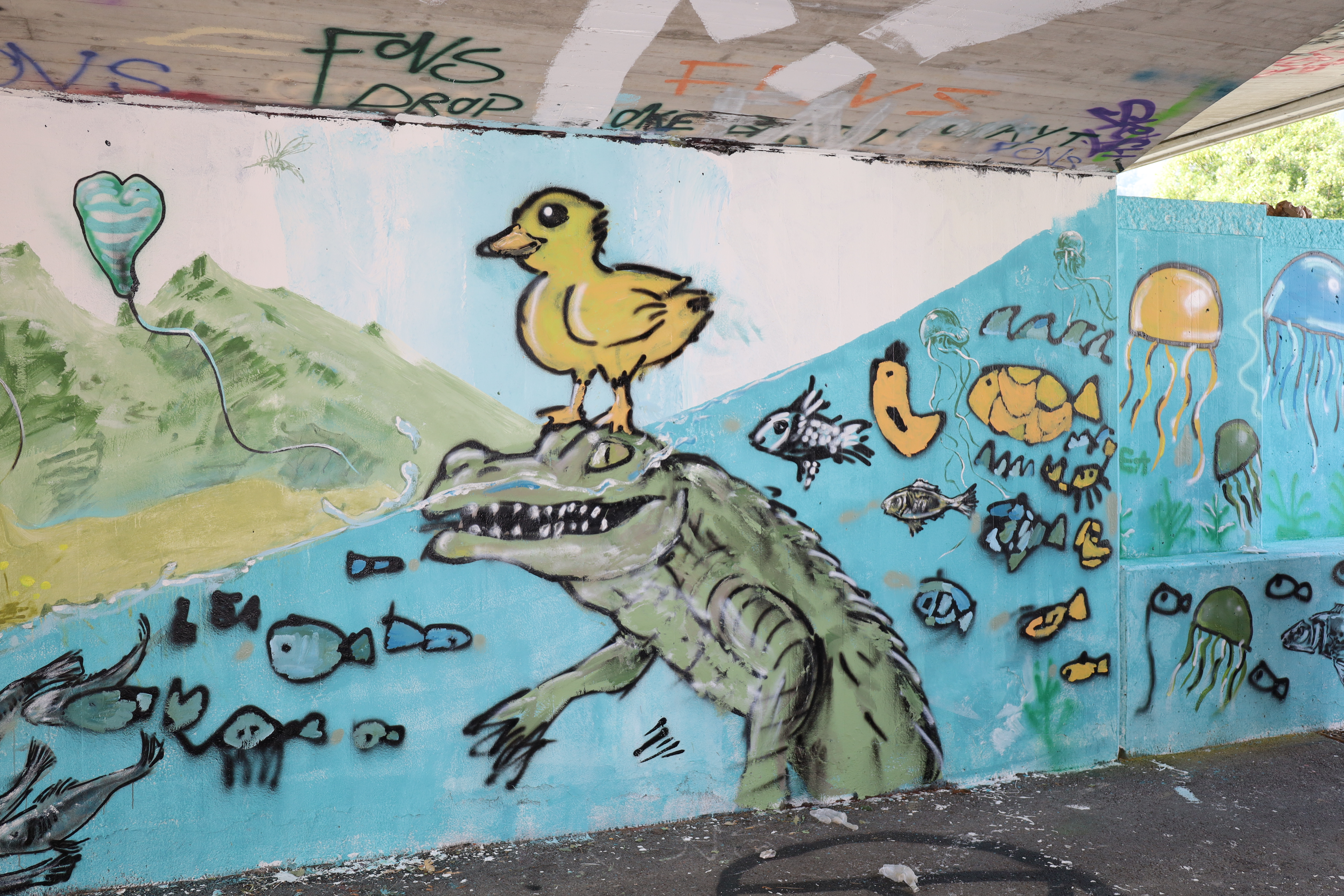 Im Street Art-Workshop entstehen bunte Murals (Wandmalereien) - wie hier beim Workshop im Juli 2023.