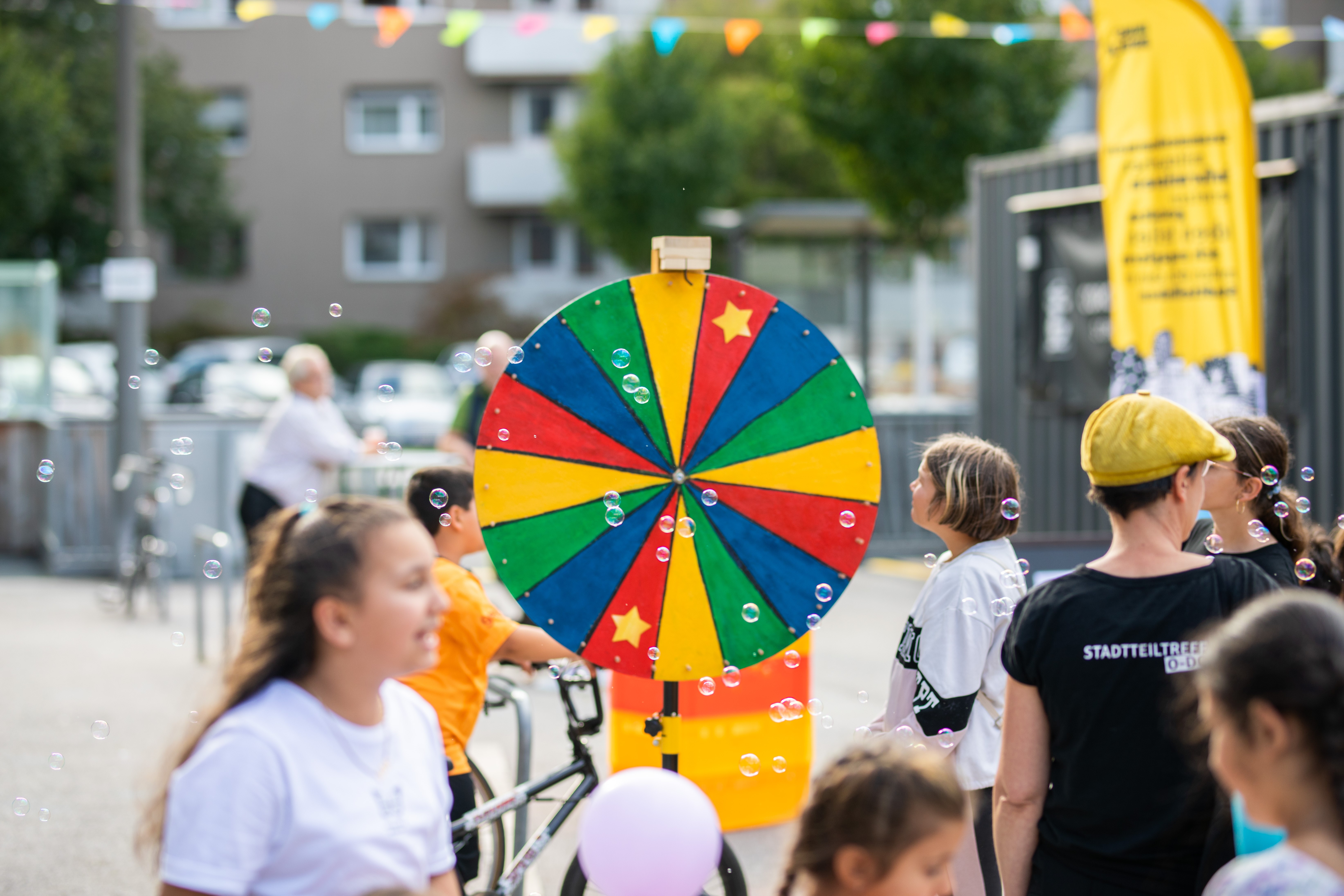 Zahlreiche Veranstaltungen - wie die regelmäßigen Stadtteil-Touren - werden von der ISD-Stadtteilarbeit organisiert und begleitet.