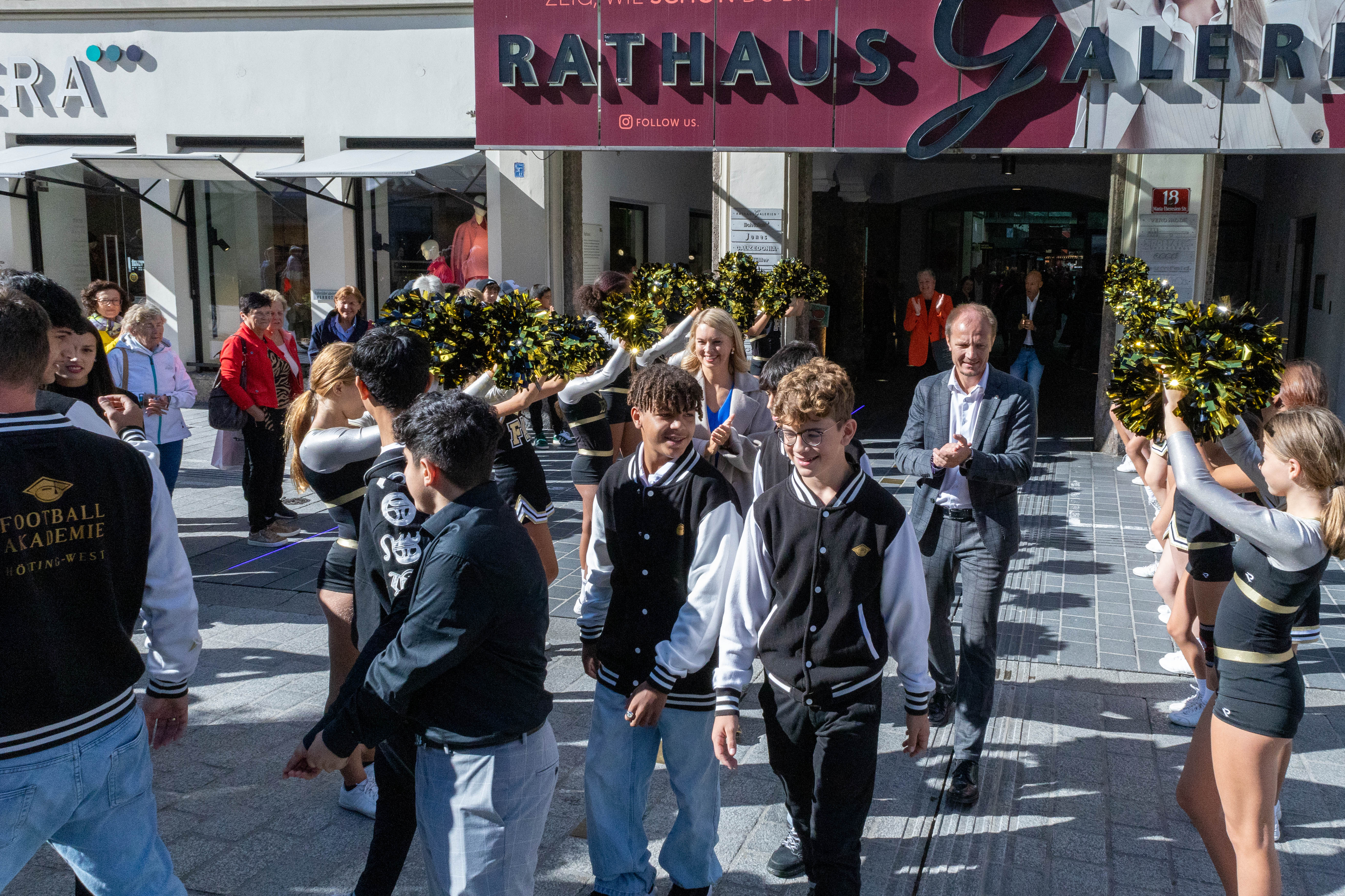 Auch Bürgermeister Johannes Anzengruber und Vizebürgermeisterin Elisabeth Mayr wurden von der Menge begeistert bejubelt.