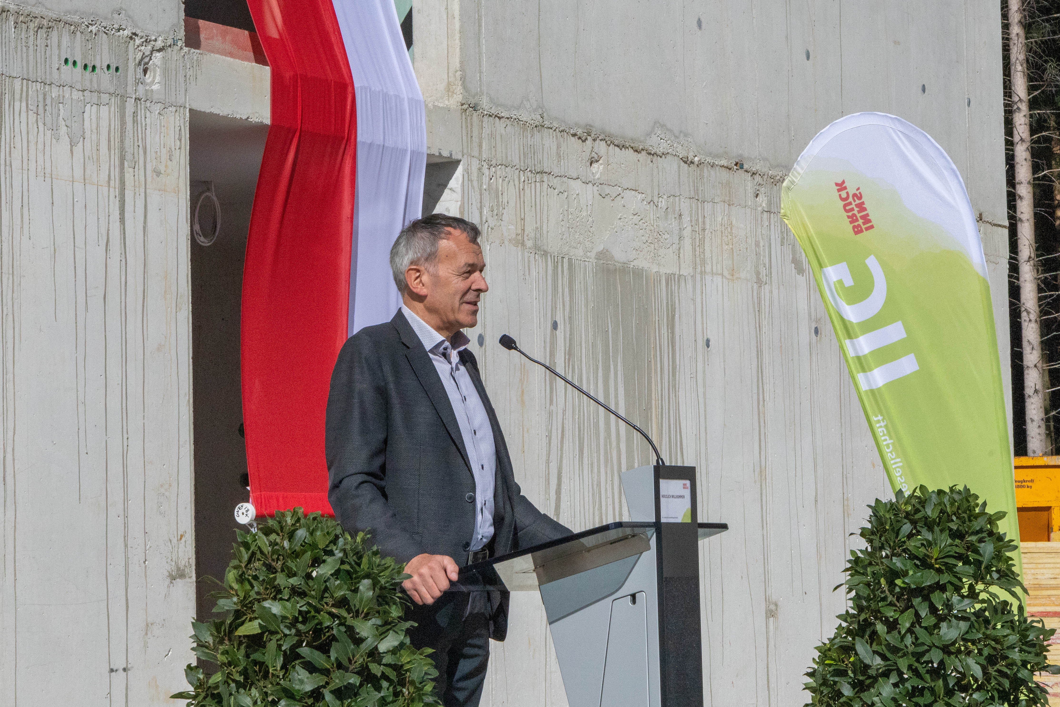 Vizebürgermeister Georg Willi begrüßte bei der Feier insbesondere die Kinder, die in Igls bald ein neues Zuhause finden werden.