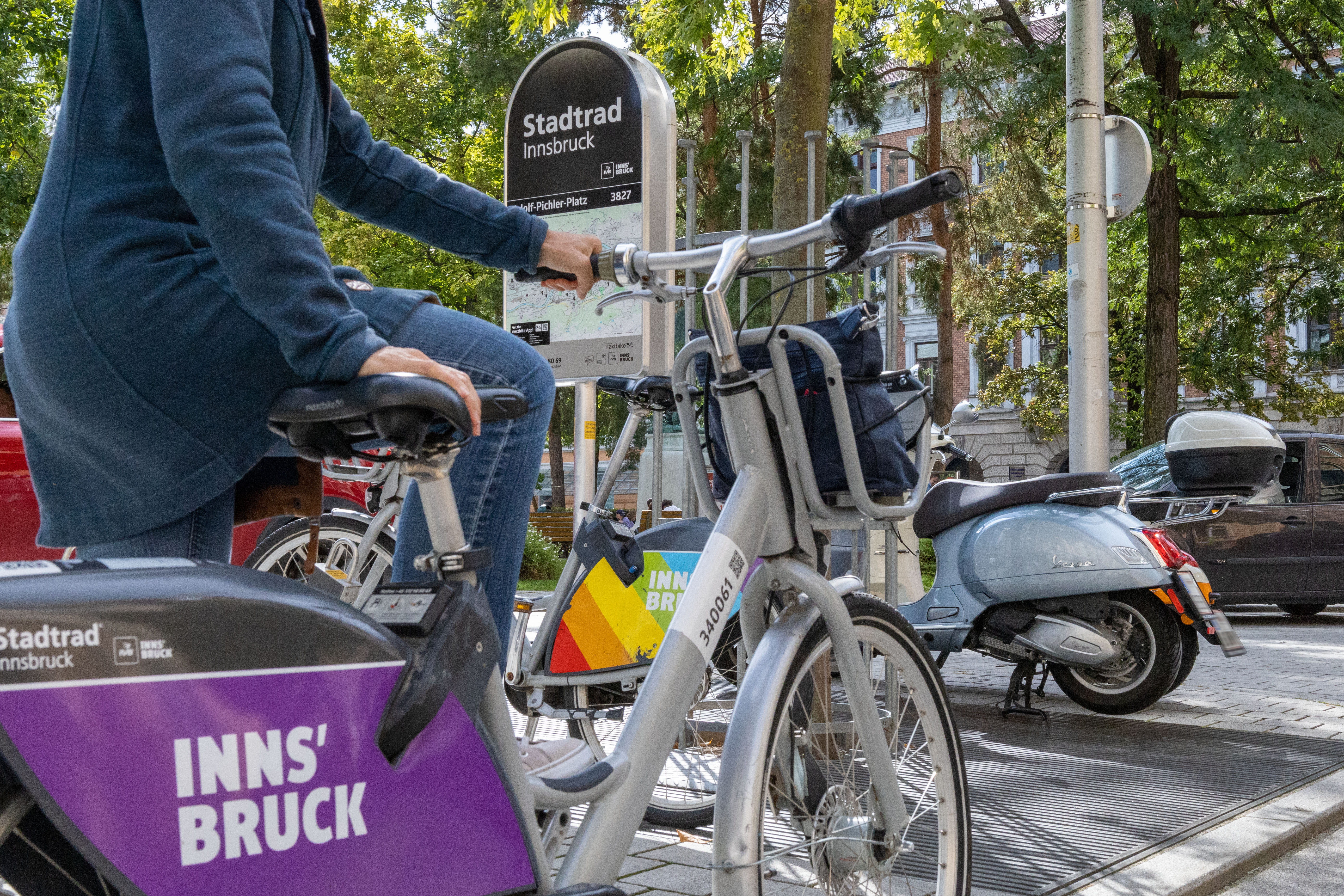 Das IVB-Stadtrad mit fast einer halben Million Ausleihen im Jahr 2023 ist in Innsbruck ein beliebtes und klimafreundliches Fortbewegungsmittel.
