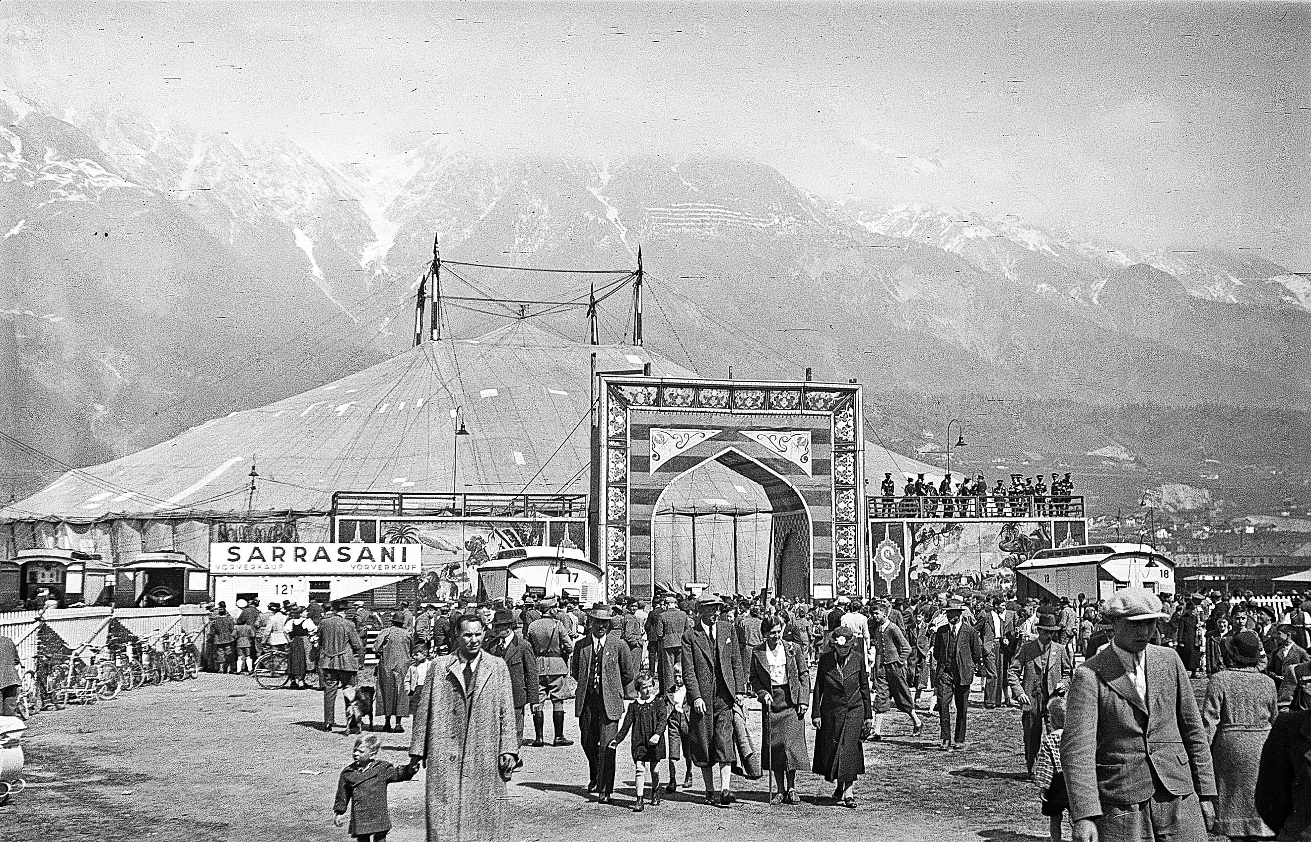 Zirkus Sarrasani zu Gast in Innsbruck um 1939