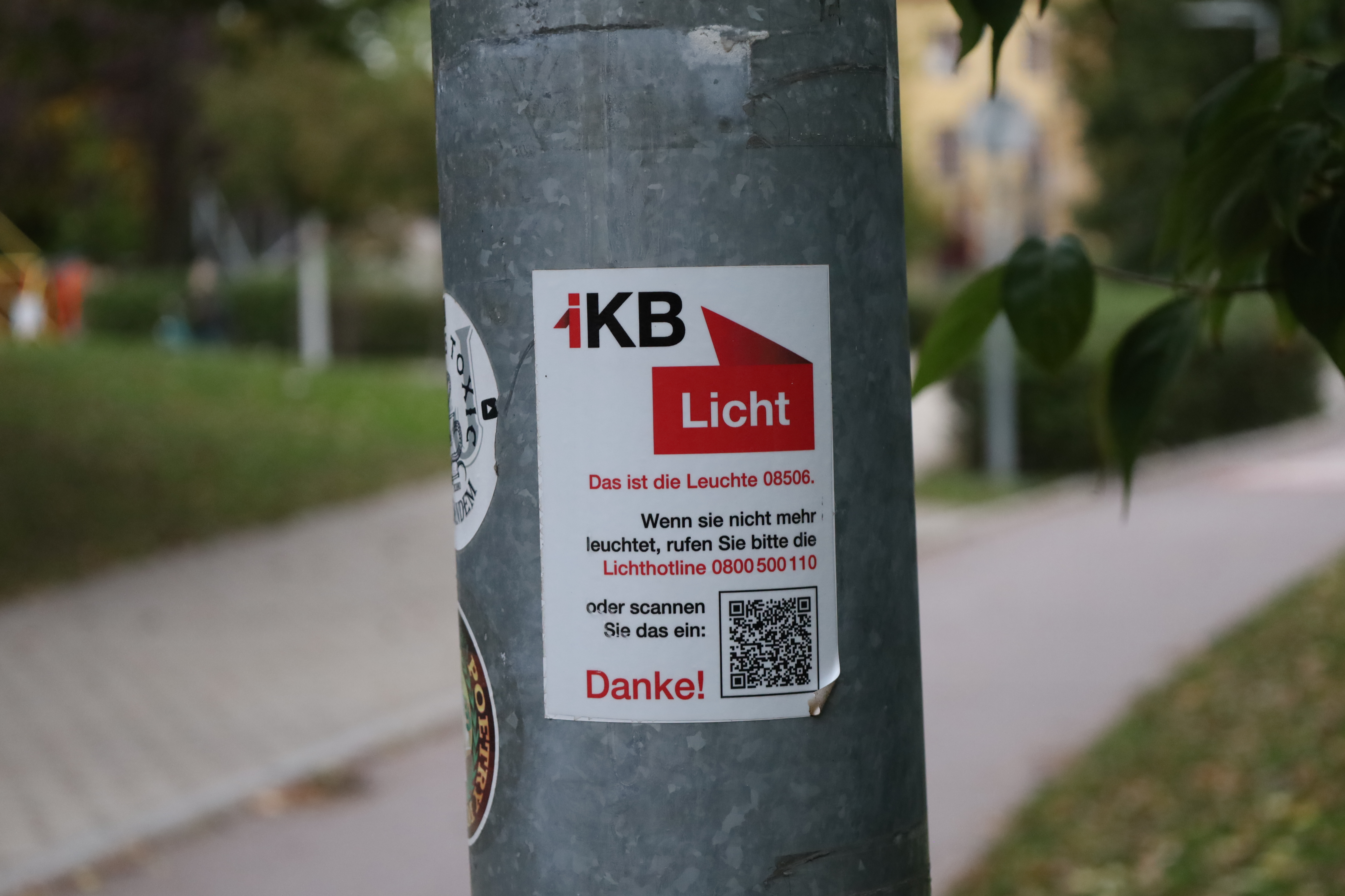 Bei weniger frequentierten Bereichen wie bei
Rad- und Fußwegen, etwa beim Wohnheim im
O-Dorf, kommen dynamische Lichtsysteme
zum Einsatz. Diese strahlen bei Bewegung heller.