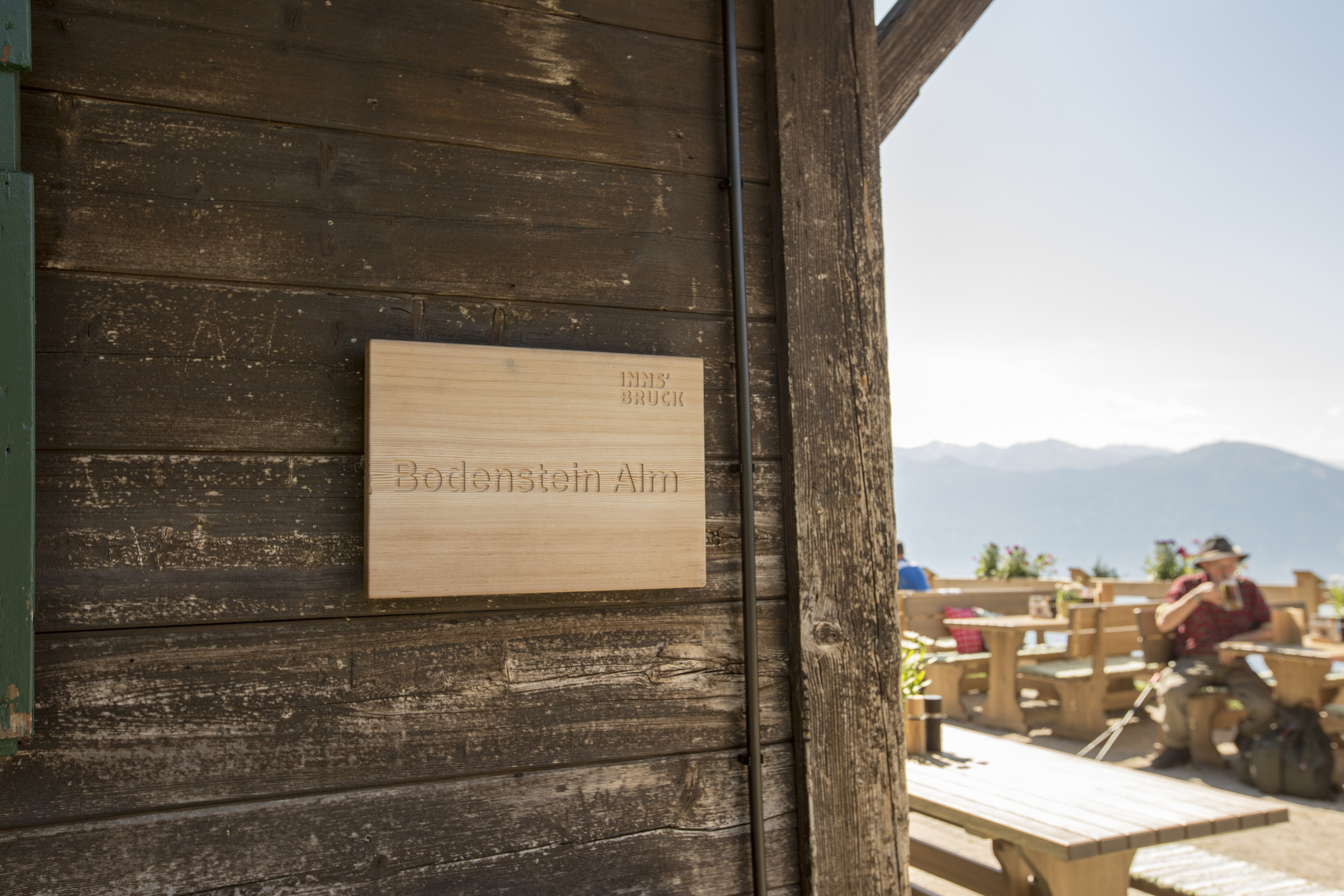 Die Bodenstein Alm auf 1.661 Metern Höhe ist eine von sechs städtischen Almen und lädt zu erholsamen Pausen mit Ausblick ein.