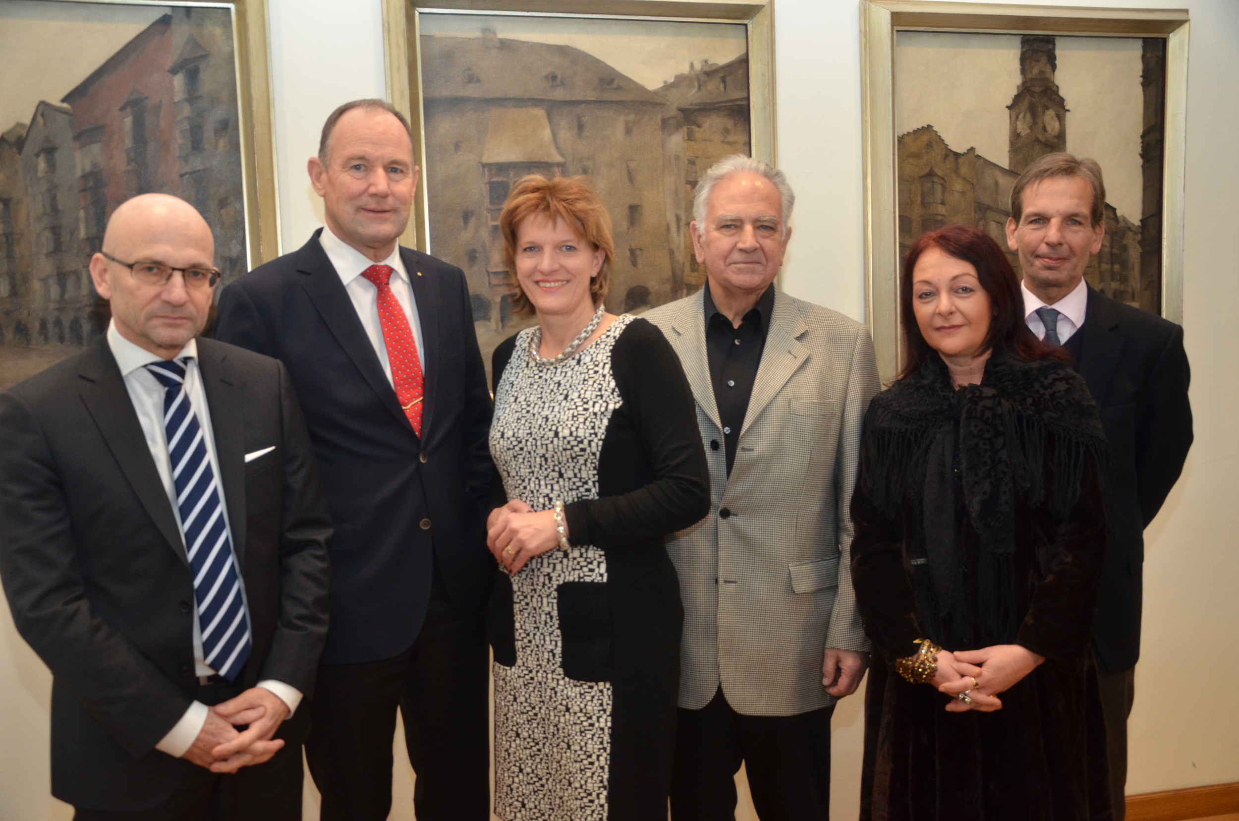 Der Verein des Consularischen Corps Tirol stattete dem Rathaus einen Besuch ab. (v.l.) Armand Hausmann (Honorarkonsul von Luxemburg), Franz Pegger (Honorarkonsul von Frankreich), Bürgermeisterin Christine Oppitz-Plörer, Ernst Wunderbaldinger (Honorarkonsul von Portugal), Petra Streng (Honorarkonsulin von Guatemala) und Markus Purtscher (Honorarkonsul von Dänemark).