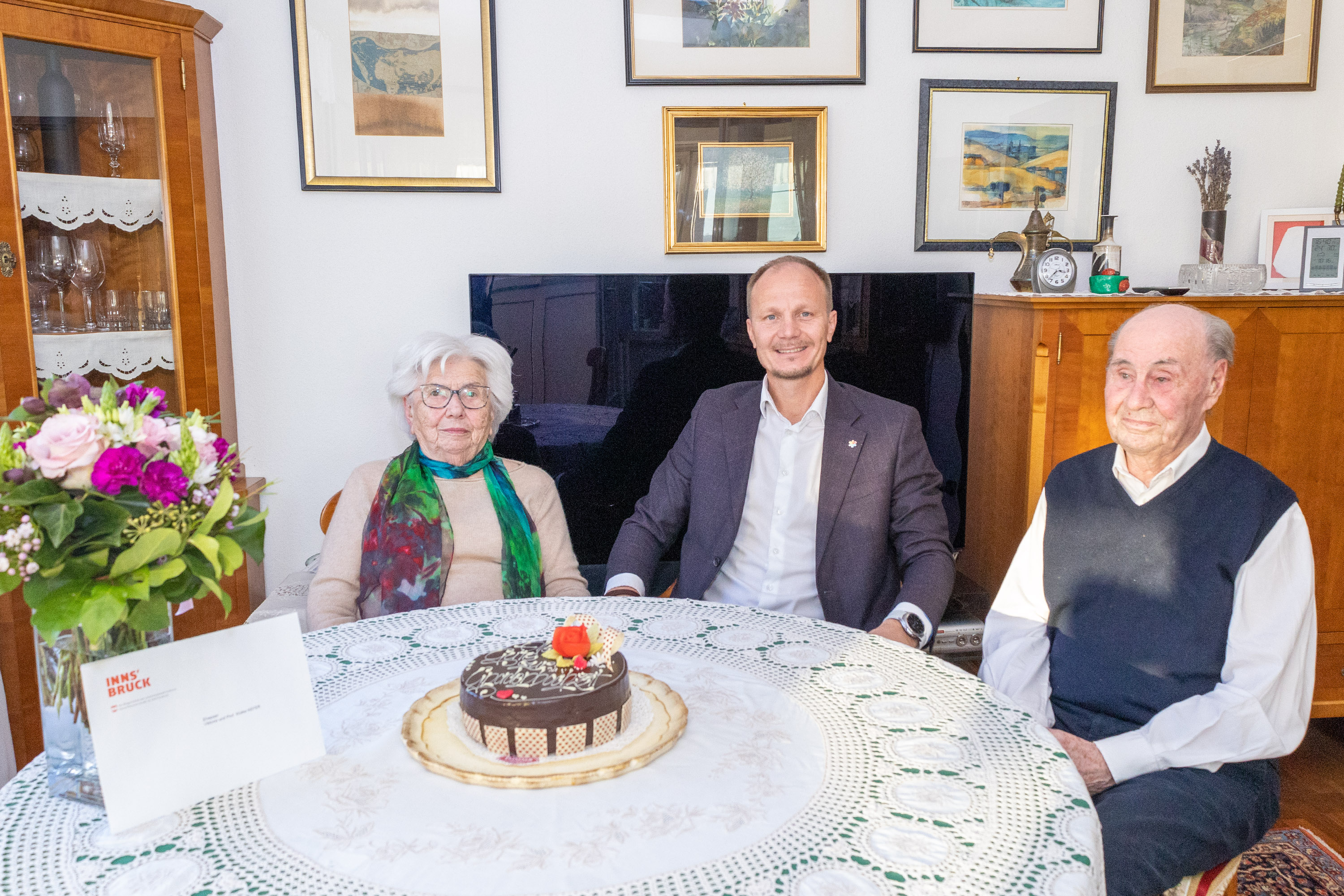 Bürgermeister Johannes Anzengruber gratulierte dem Ehepaar Kefer zum 70. Hochzeitstag.