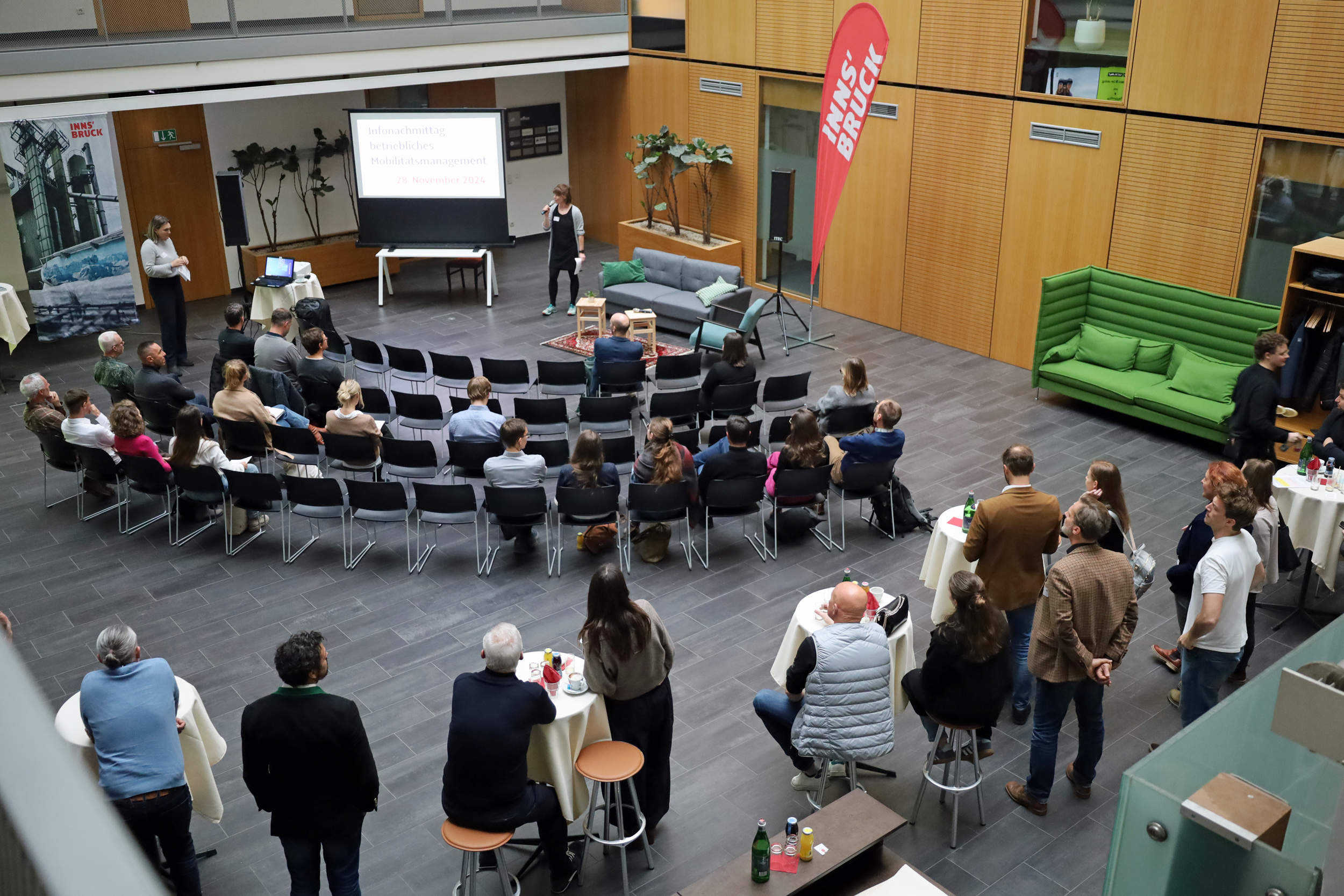 Bei der Informationsveranstaltung „Betriebliches Mobilitätsmanagement“ wurden verschiedene Ansätze vorgestellt, wie Unternehmen ihre Mitarbeitenden auf nachhaltigen Wegen zur Arbeit unterstützen können.