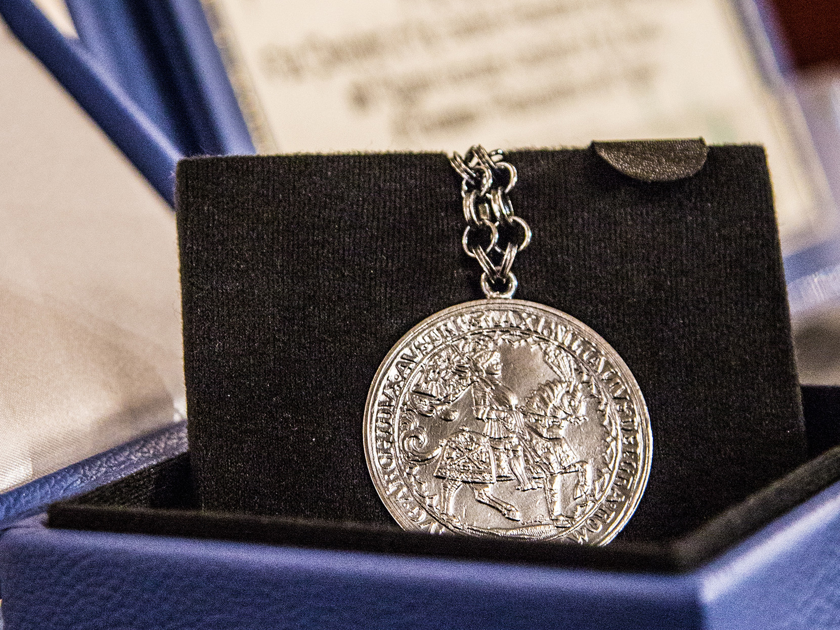 Der Kaiser-Maximilian-Preis wird alle zwei Jahre vergeben.