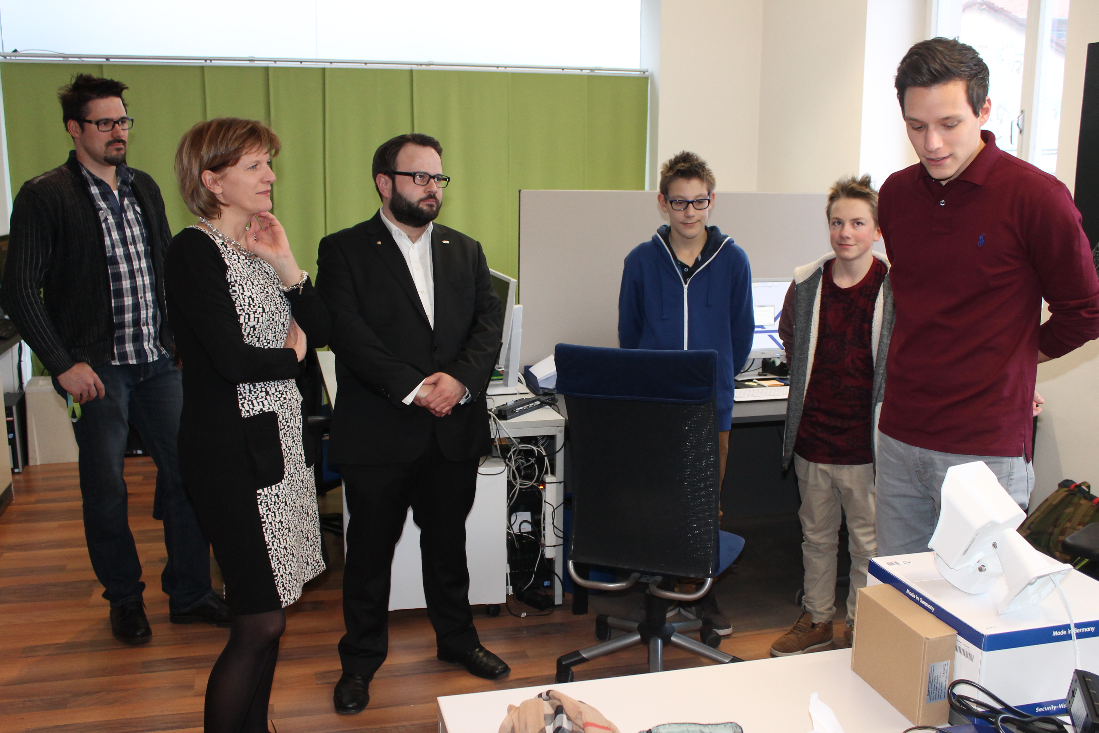 Präsentierten Bürgermeisterin Christine Oppitz-Plörer ihren Betrieb (v.l.):