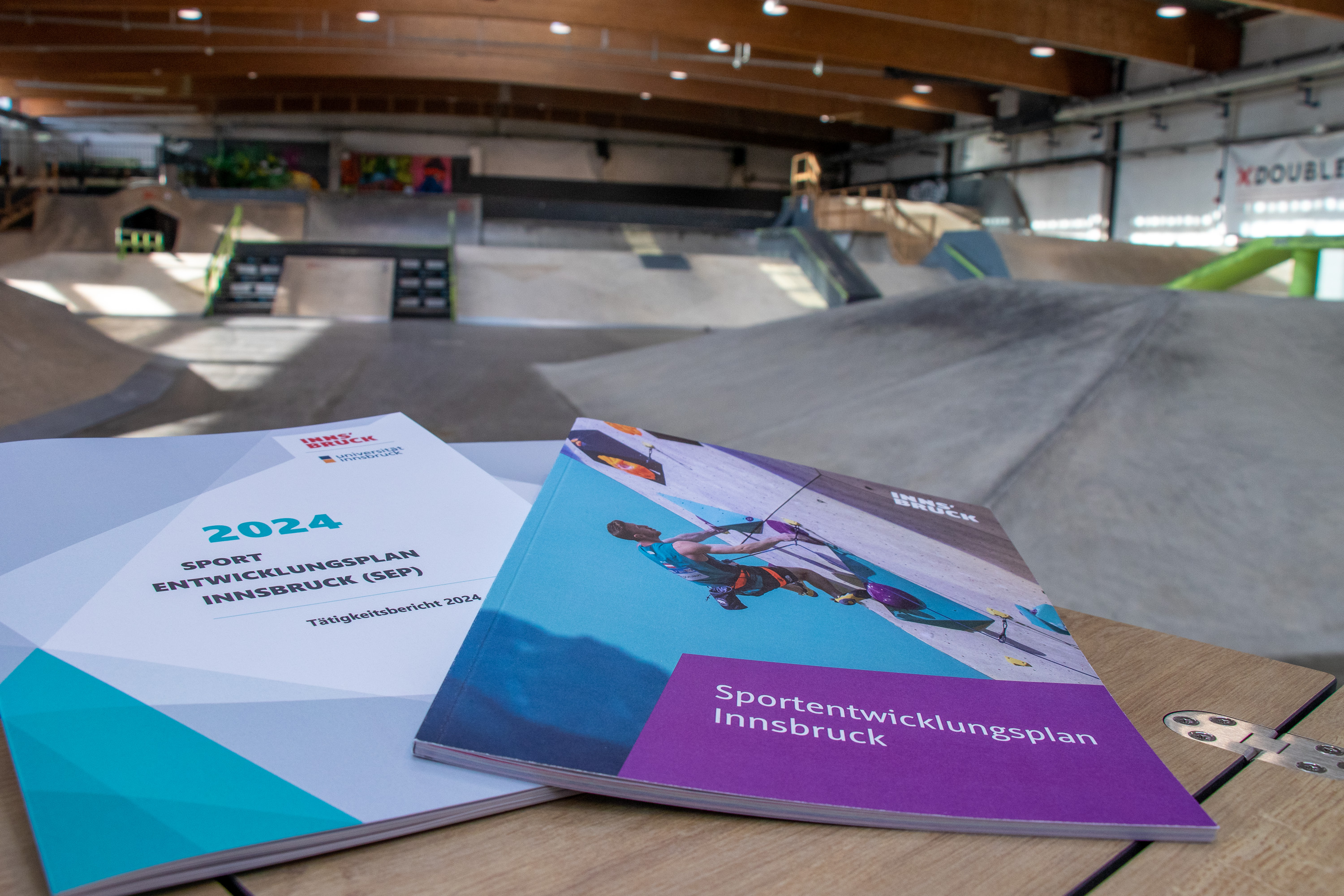 Der SEP wurde in Kooperation zwischen der Stadt Innsbruck und dem Institut für Sportwissenschaft (ISW) entwickelt und umfasst insgesamt 14 Handlungsfelder.