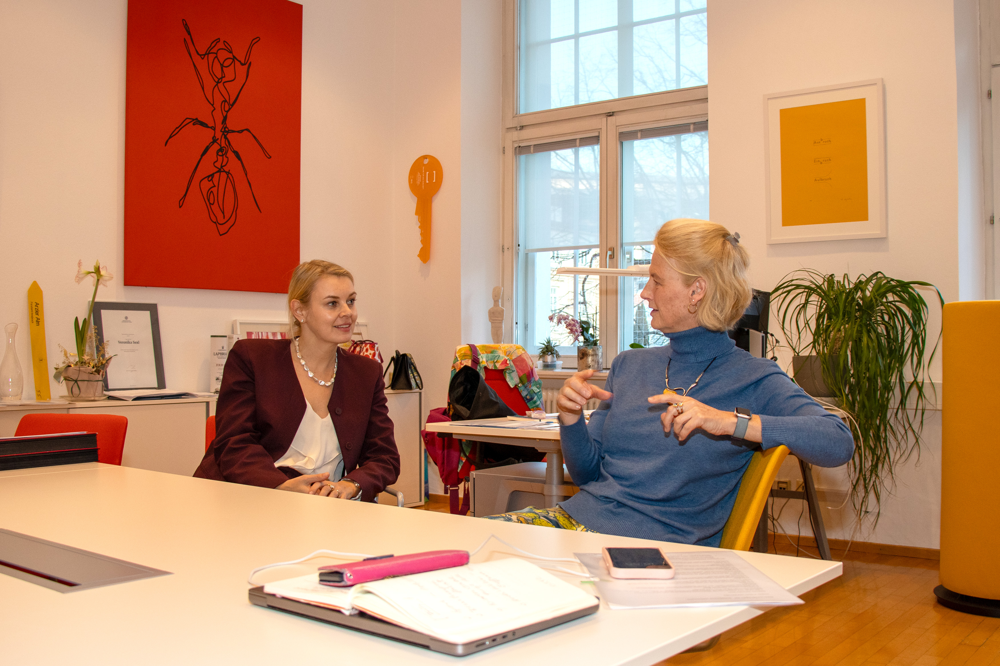 Vizebürgermeisterin Elisabeth Mayr und Rektorin Veronika Sexl sind sich einig: Es ist leider noch einiges zu tun, bis Gleichstellung erreicht ist.