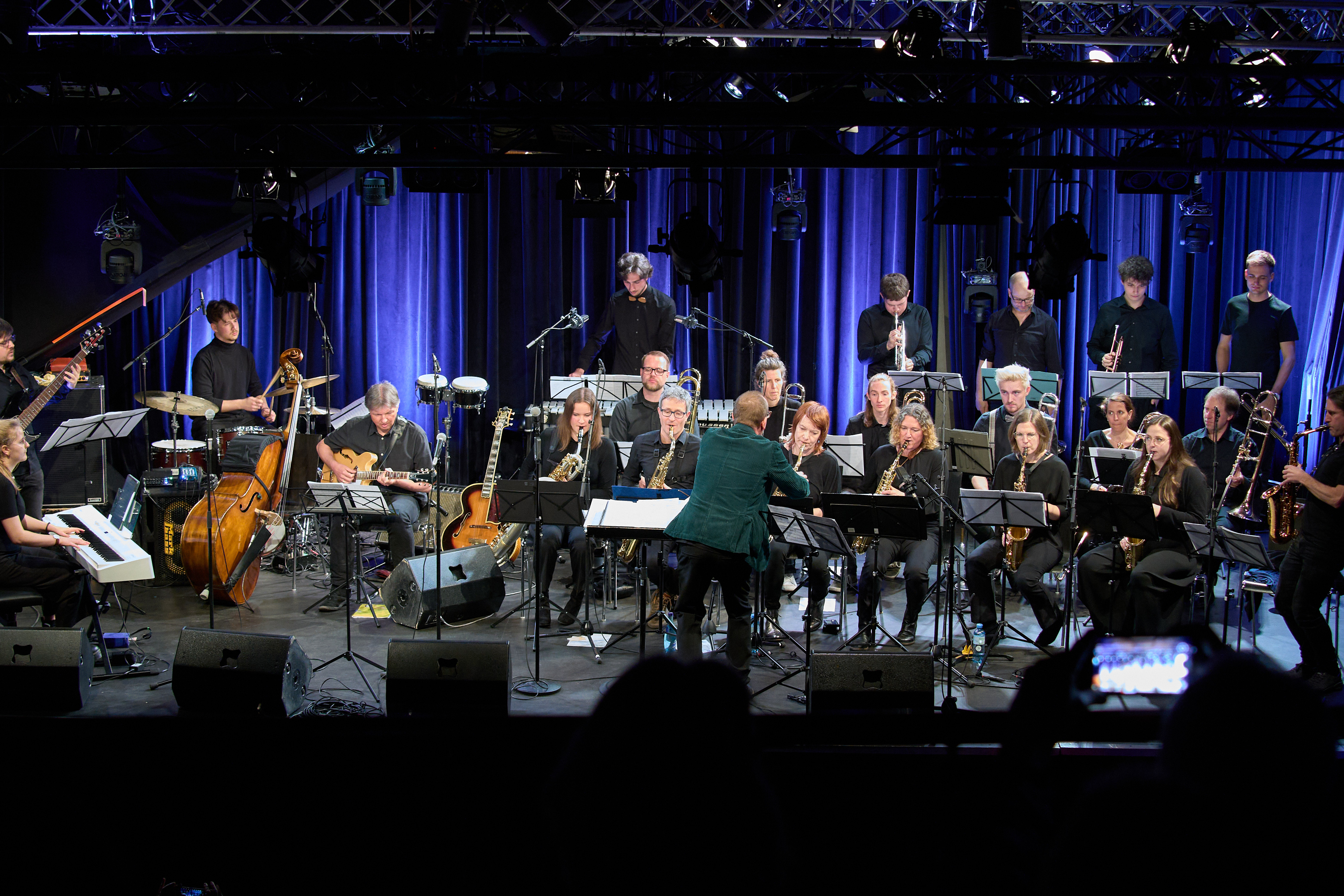 Am 19. März sorgt die Inn Seit’n Big Band mit der Sängerin Chanda Rule im Treibhaus-Keller für einen unvergesslichen Abend voller Musik, Energie und Emotionen.