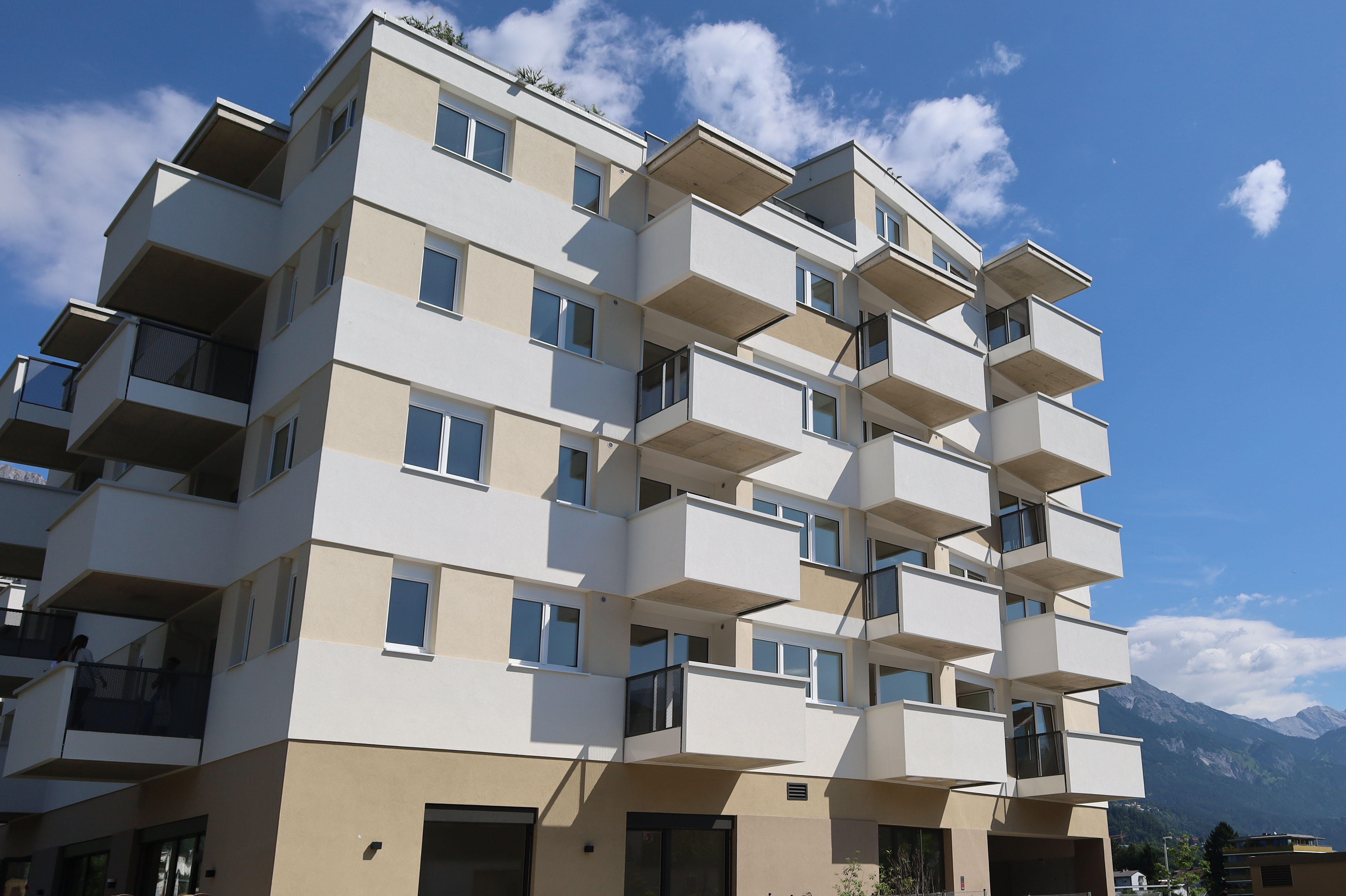 MieterInnen von IIG-Wohnungen (wie hier im 2023 fertiggestellten Neubau Tiergartenstraße 60) gaben in der IIG-Kundenbefragung ein hohes Maß an Zufriedenheit an.