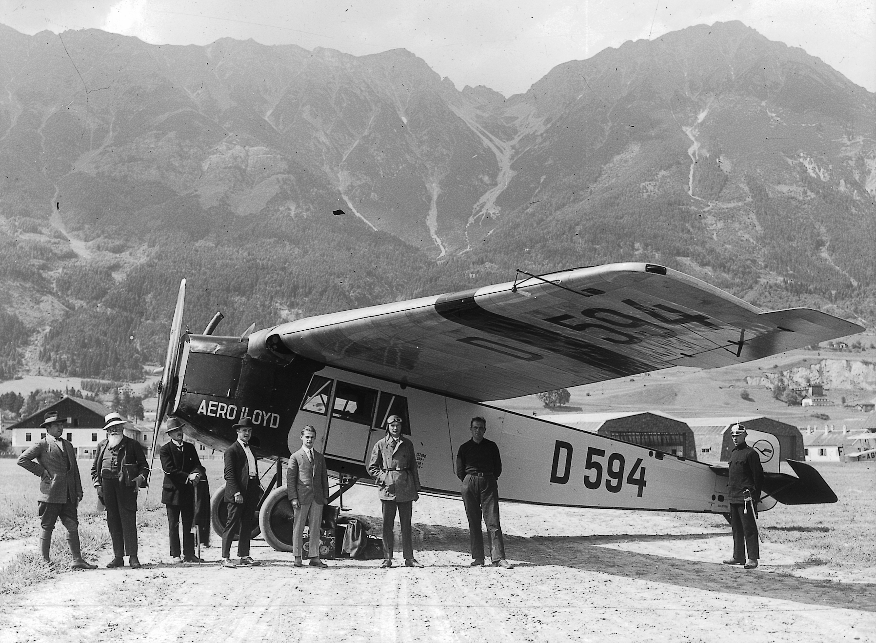 Am 1. Juni 1925 wurde der erste Innsbrucker Flughafen in der Reichenau eröffnet.