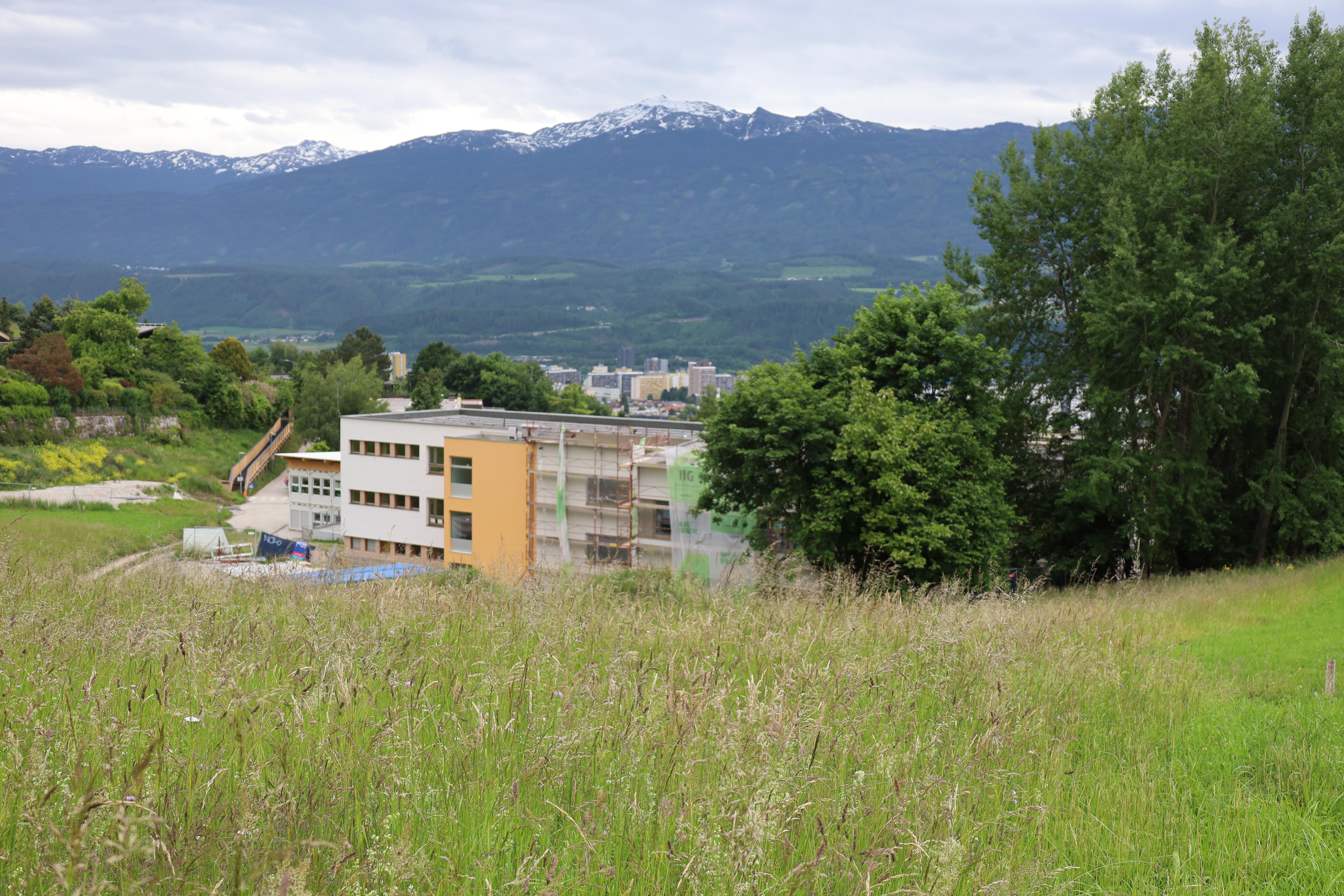 Die Volksschule Arzl wird zum Campus: Nachhaltigkeit
beim Bauen ist auch hier ein Thema.