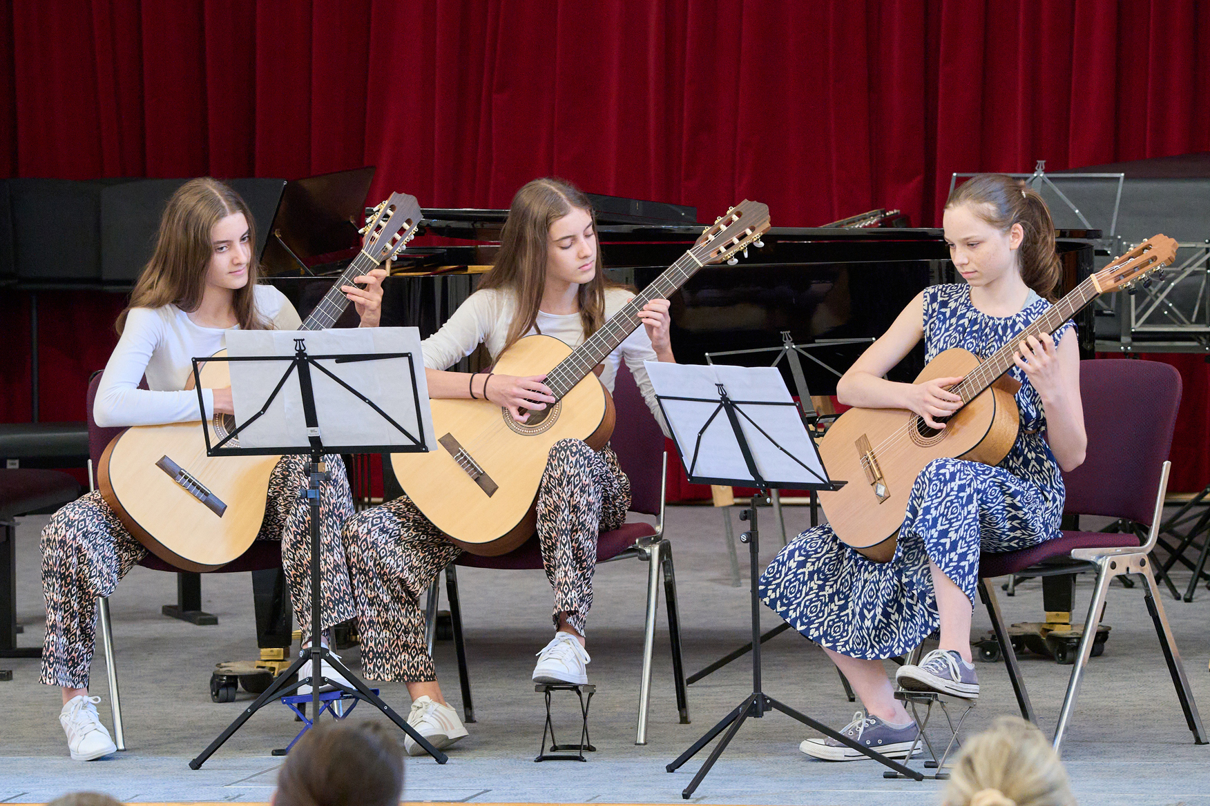 Die Musikschule lädt zum großen Abschlusskonzert mit mehreren Ensembles – hier das Gitarrenensemble – am Dienstag, 1. Juli. Der Eintritt ist frei.