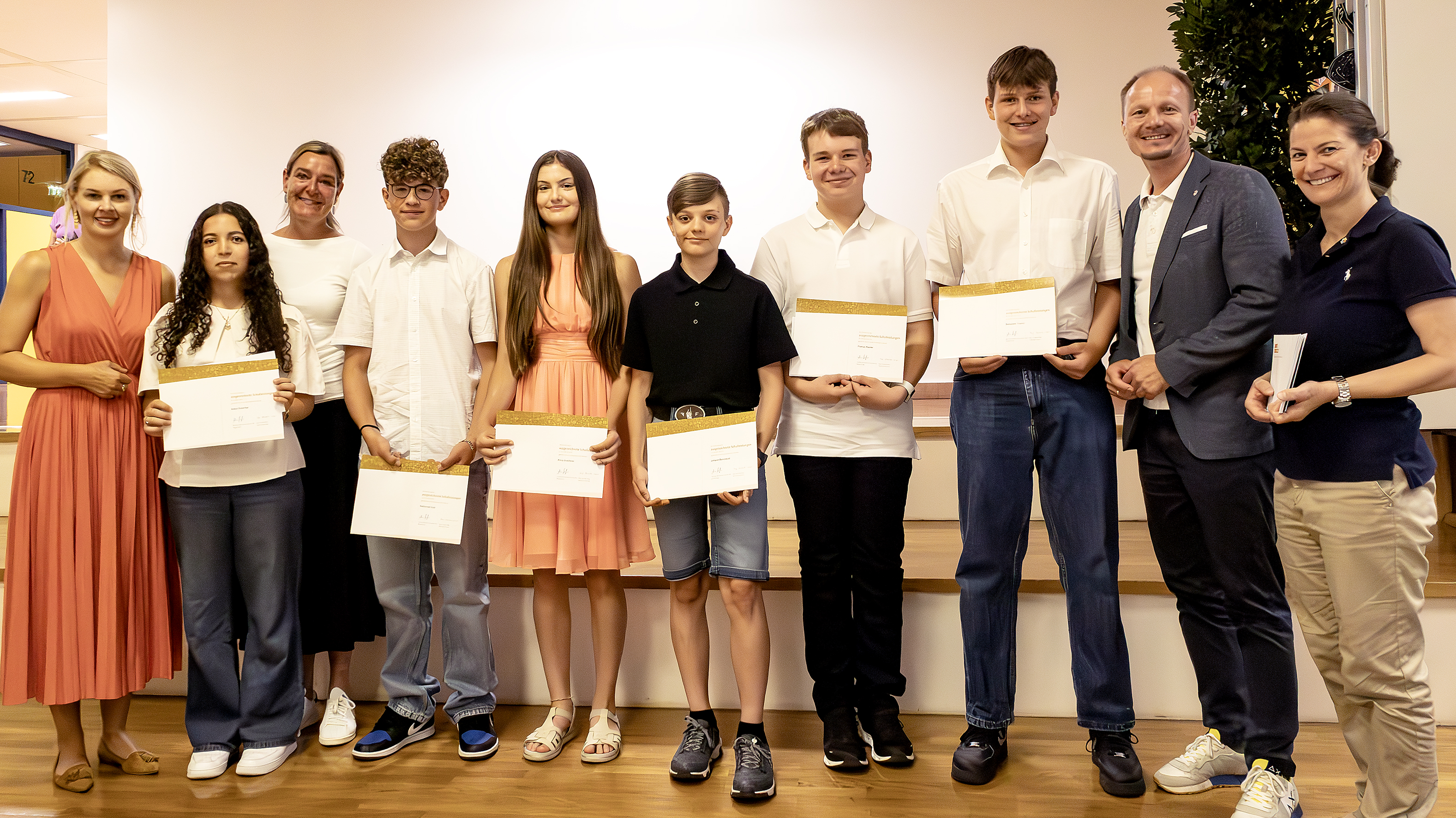 Unter anderem waren Schülerinnen und Schüler der Mittelschule Hötting-West bei den Ausgezeichneten.